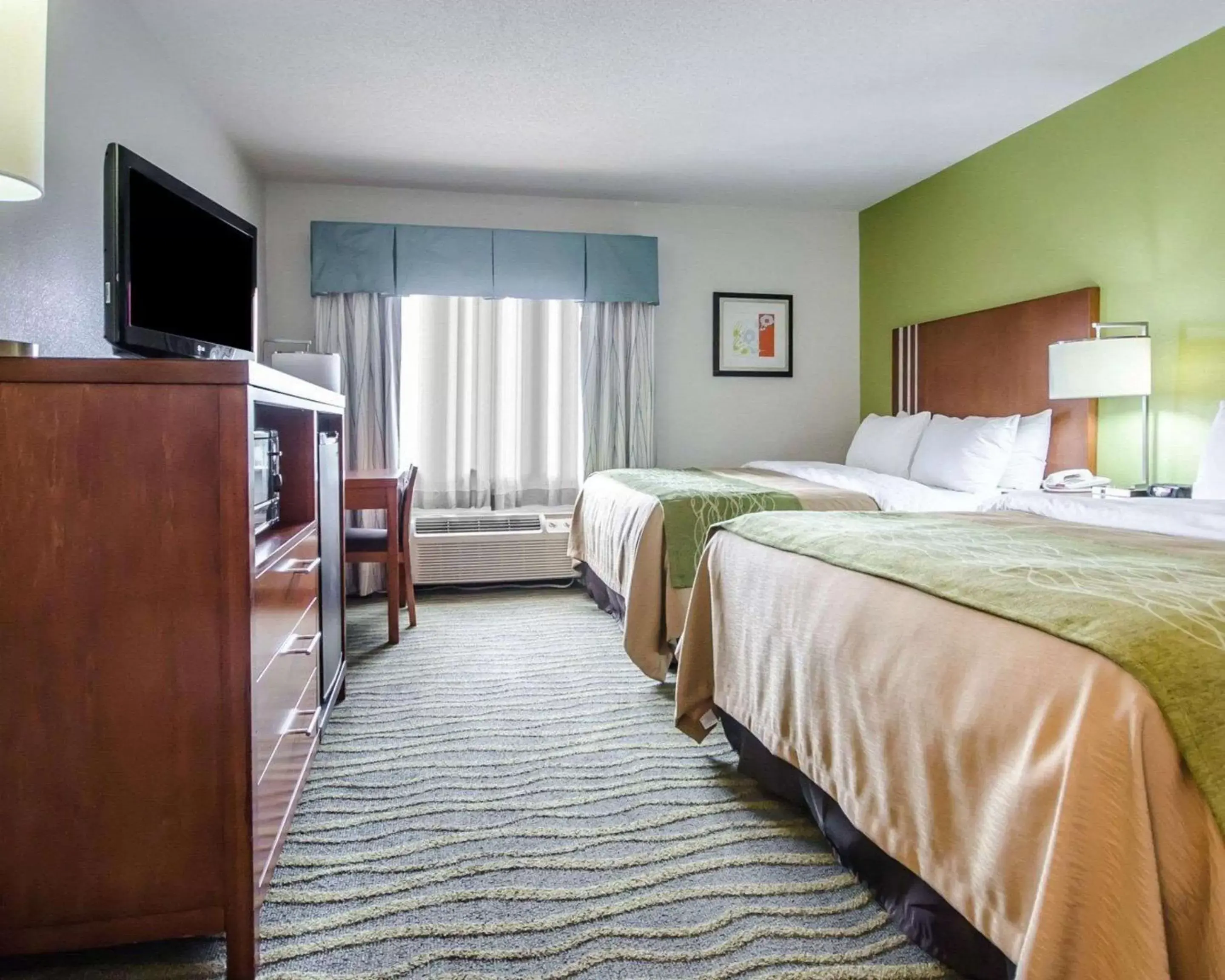Photo of the whole room, Bed in Comfort Inn Shepherdsville - Louisville South