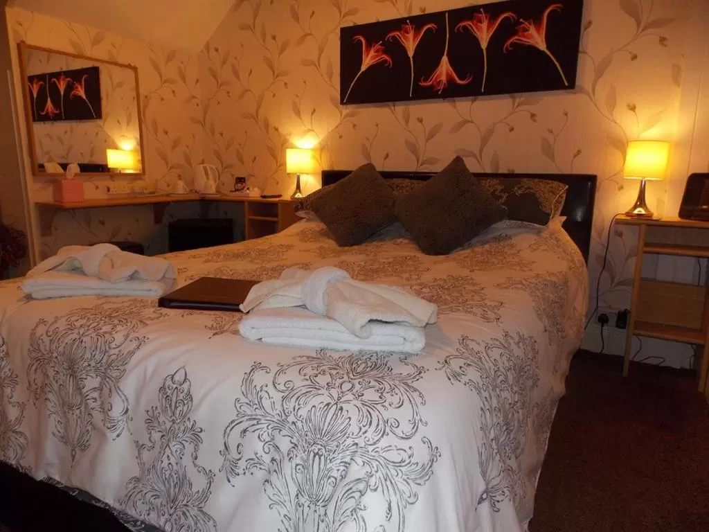 Bedroom, Bed in Easton Court Guest House