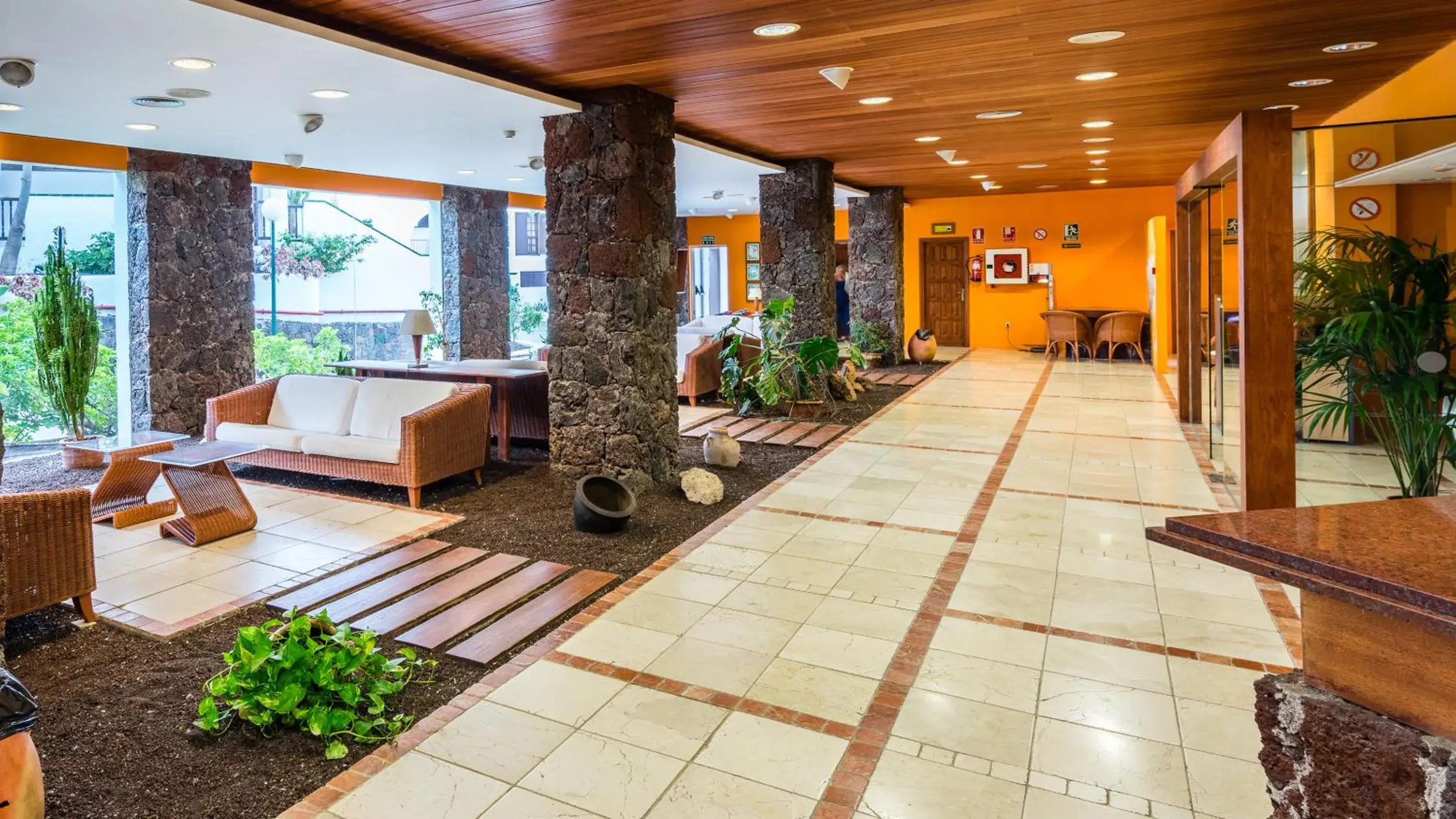Lobby or reception in Blue Sea Apartamentos Callao Garden