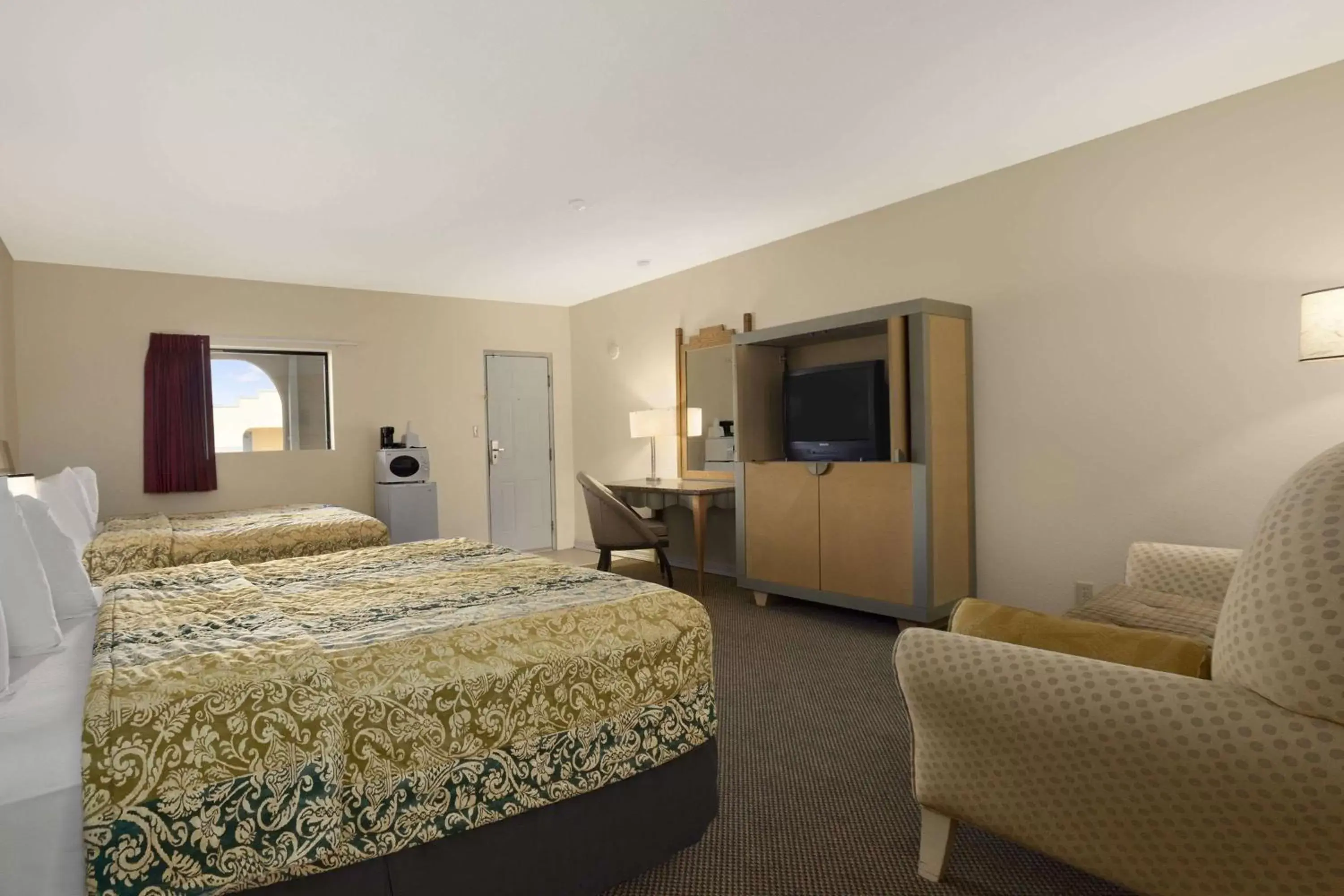 Photo of the whole room in Travelodge by Wyndham Clovis