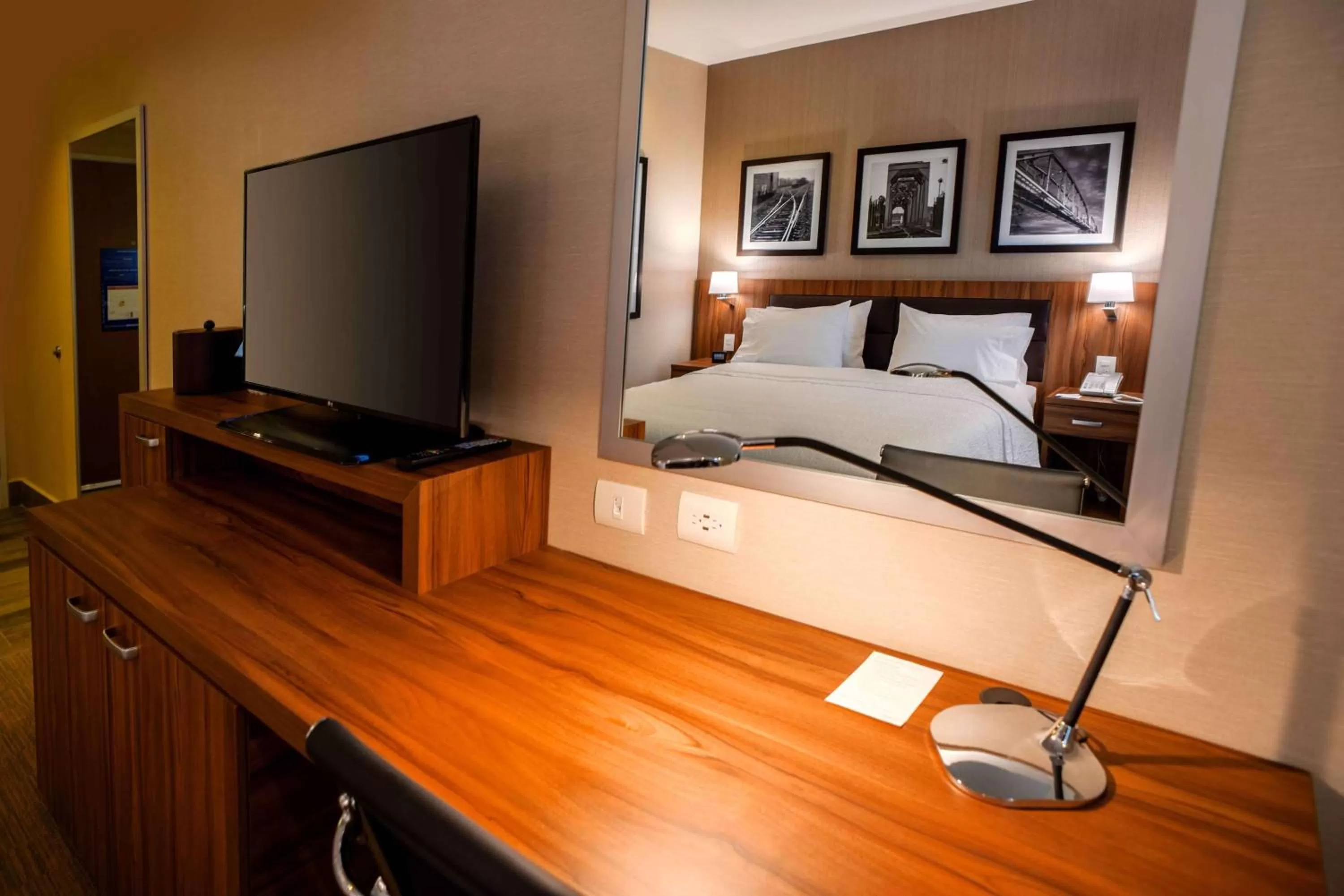 Living room, Bed in Hampton Inn Piedras Negras