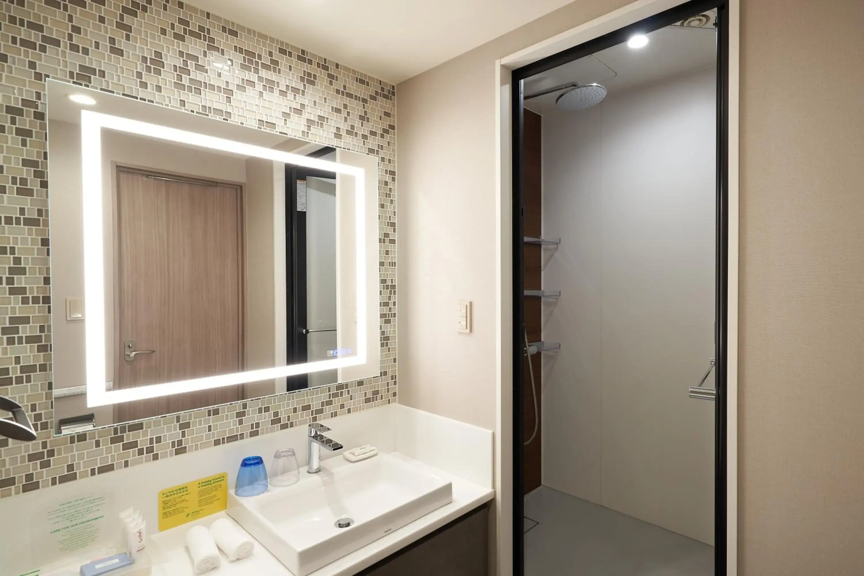 Photo of the whole room, Bathroom in Holiday Inn & Suites Shin Osaka, an IHG Hotel