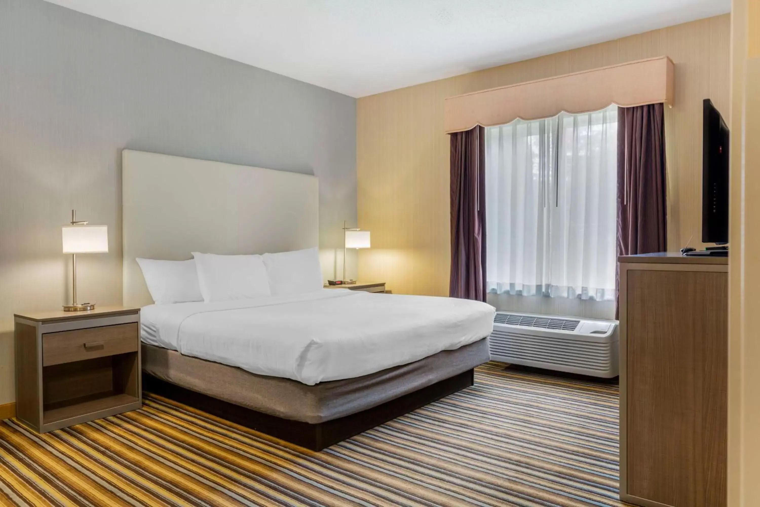 Bedroom, Bed in Best Western Plus New England Inn & Suites Bedroom, Bed in Best Western Plus New England Inn & Suites