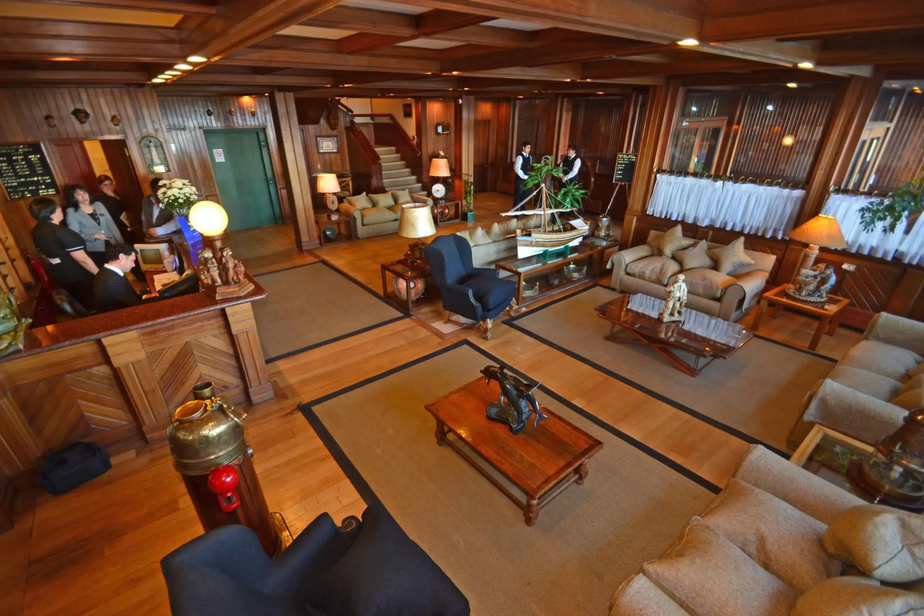 Lobby or reception in abba Presidente Suites Puerto Montt