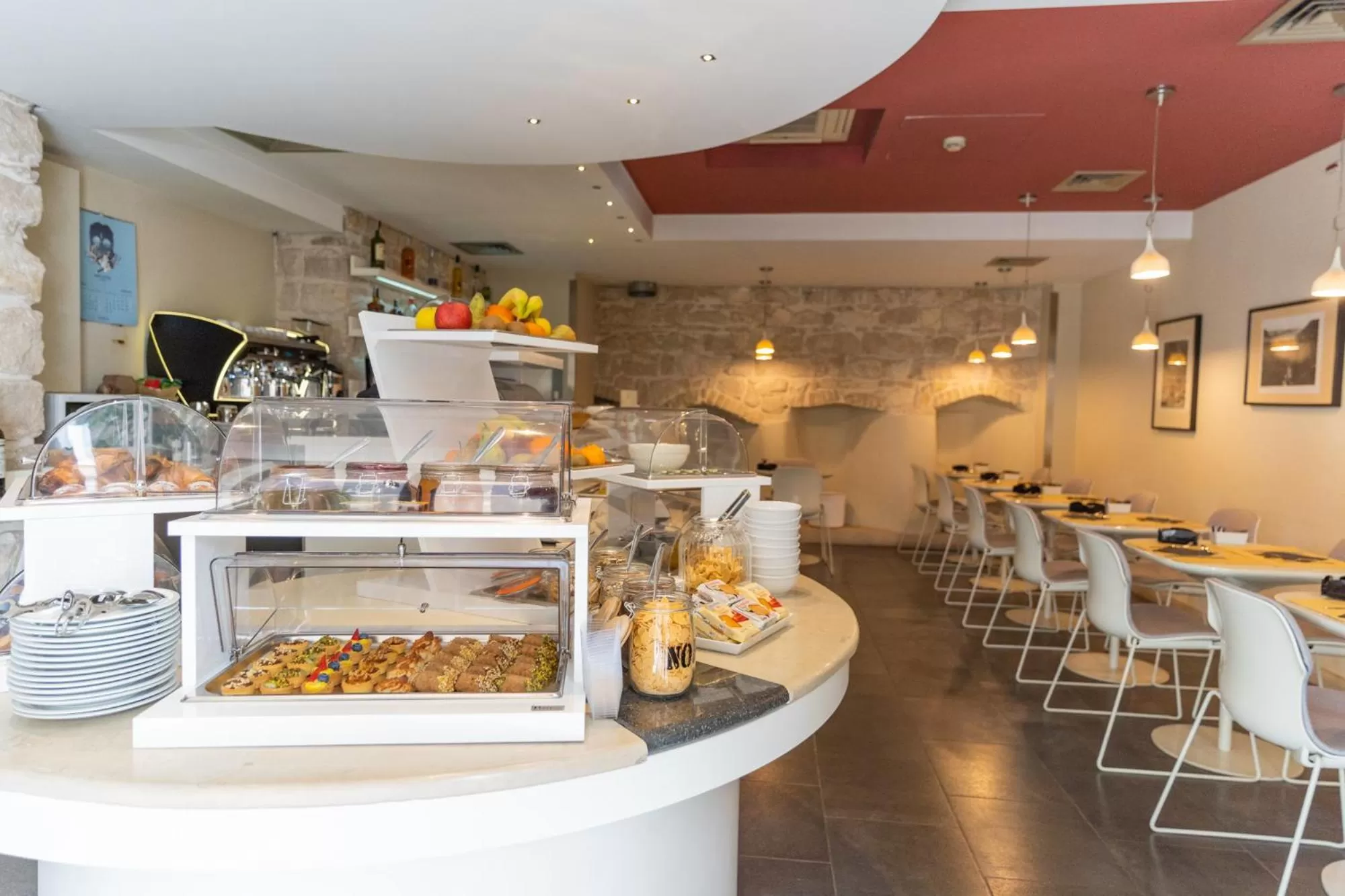 Food and drinks in El Homs Palace Hotel