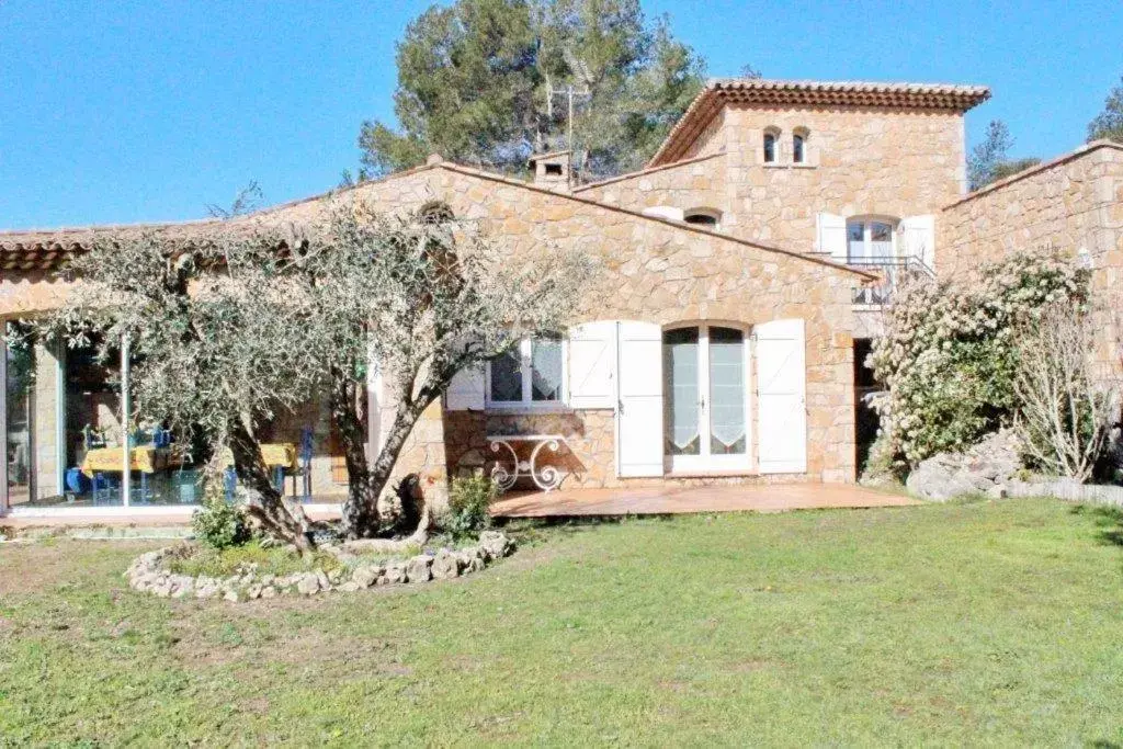 Property Building in Bastide de l'Ovalie