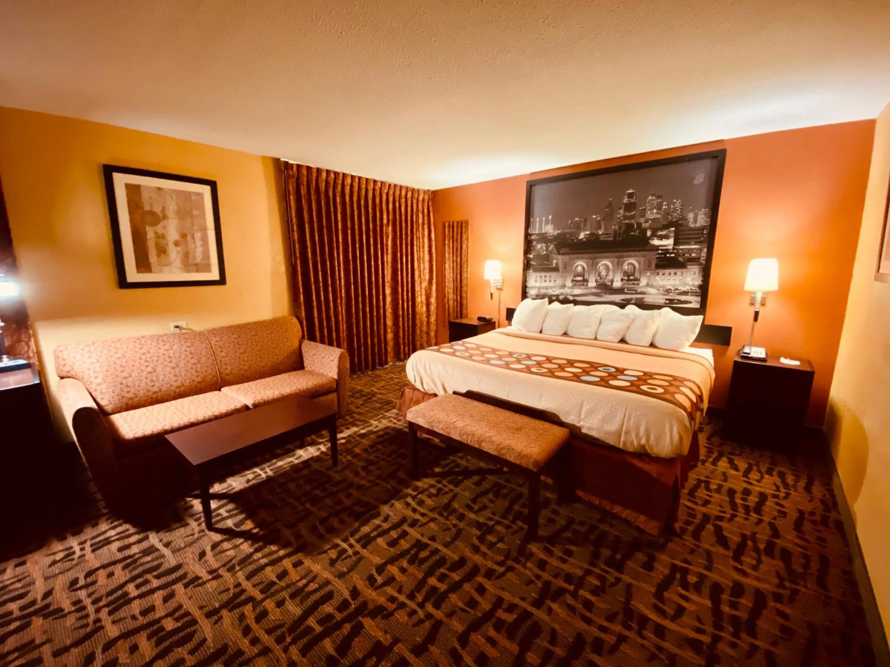 Bed in Super 8 by Wyndham Lawrence KU