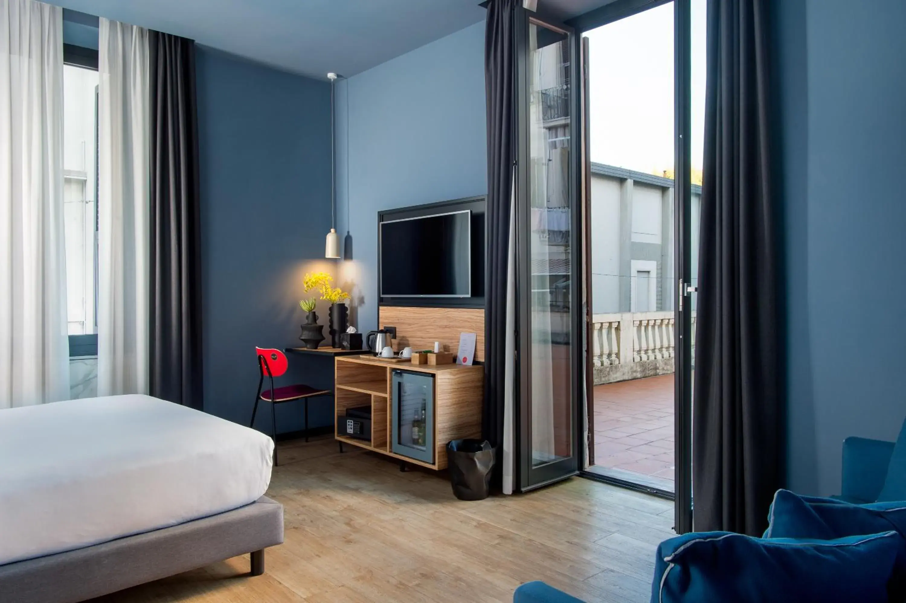 TV and multimedia, Bed in The Poet Hotel TV and multimedia, Bed in The Poet Hotel