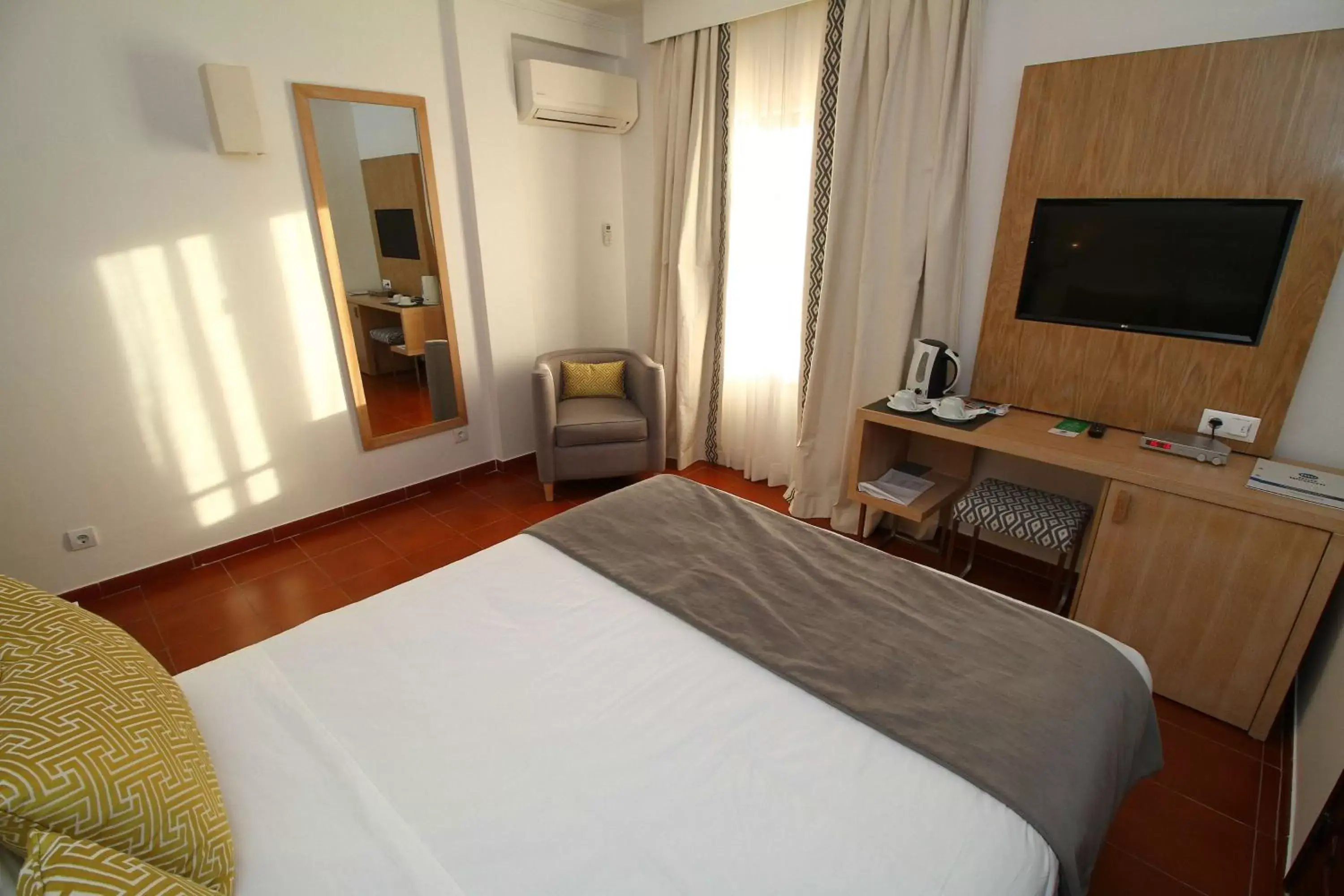 Standard Double Room in Best Western Hotel Dom Bernardo Standard Double Room in Best Western Hotel Dom Bernardo