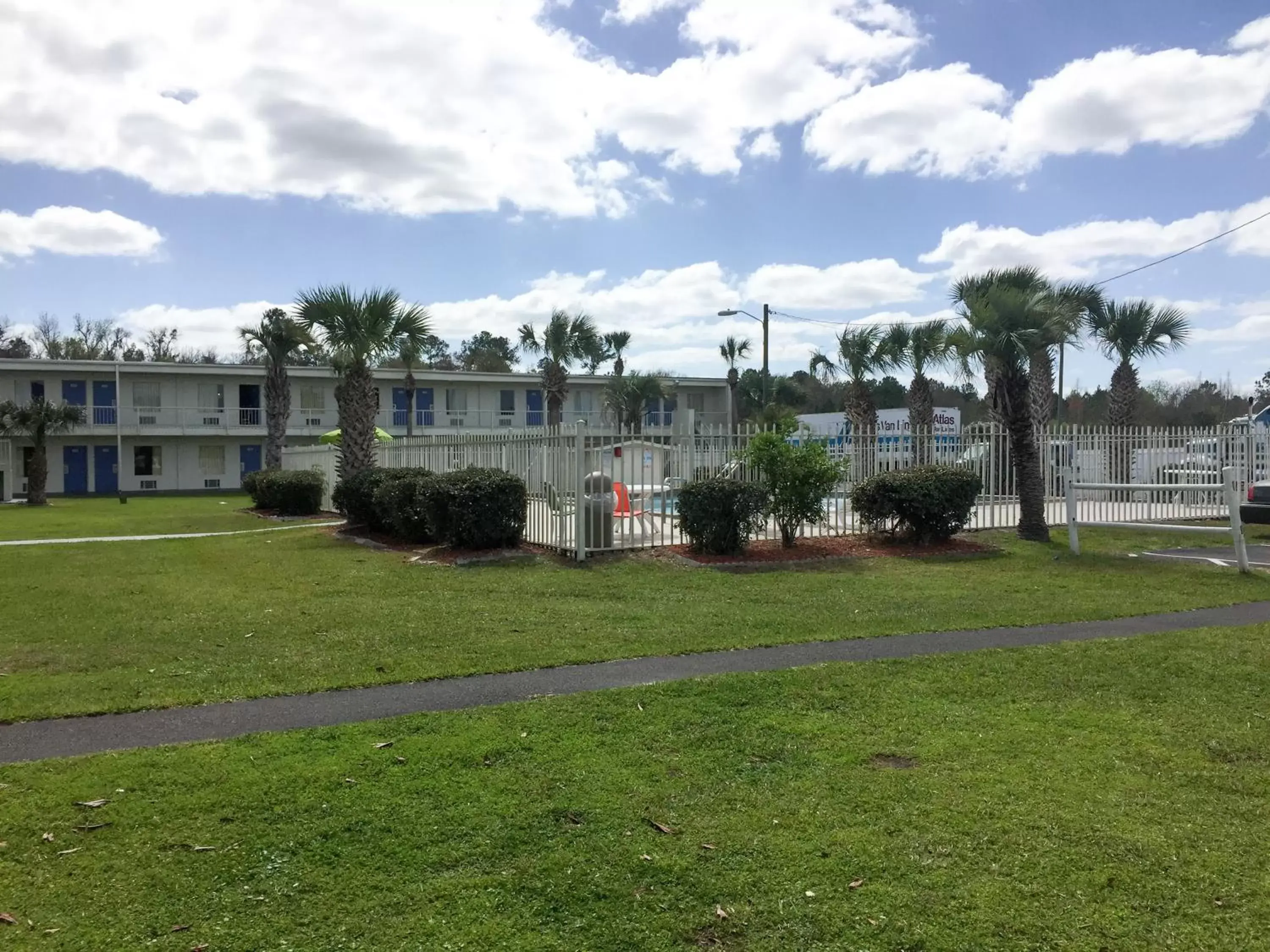 Facade/entrance, Property Building in Motel 6-Wildwood, FL