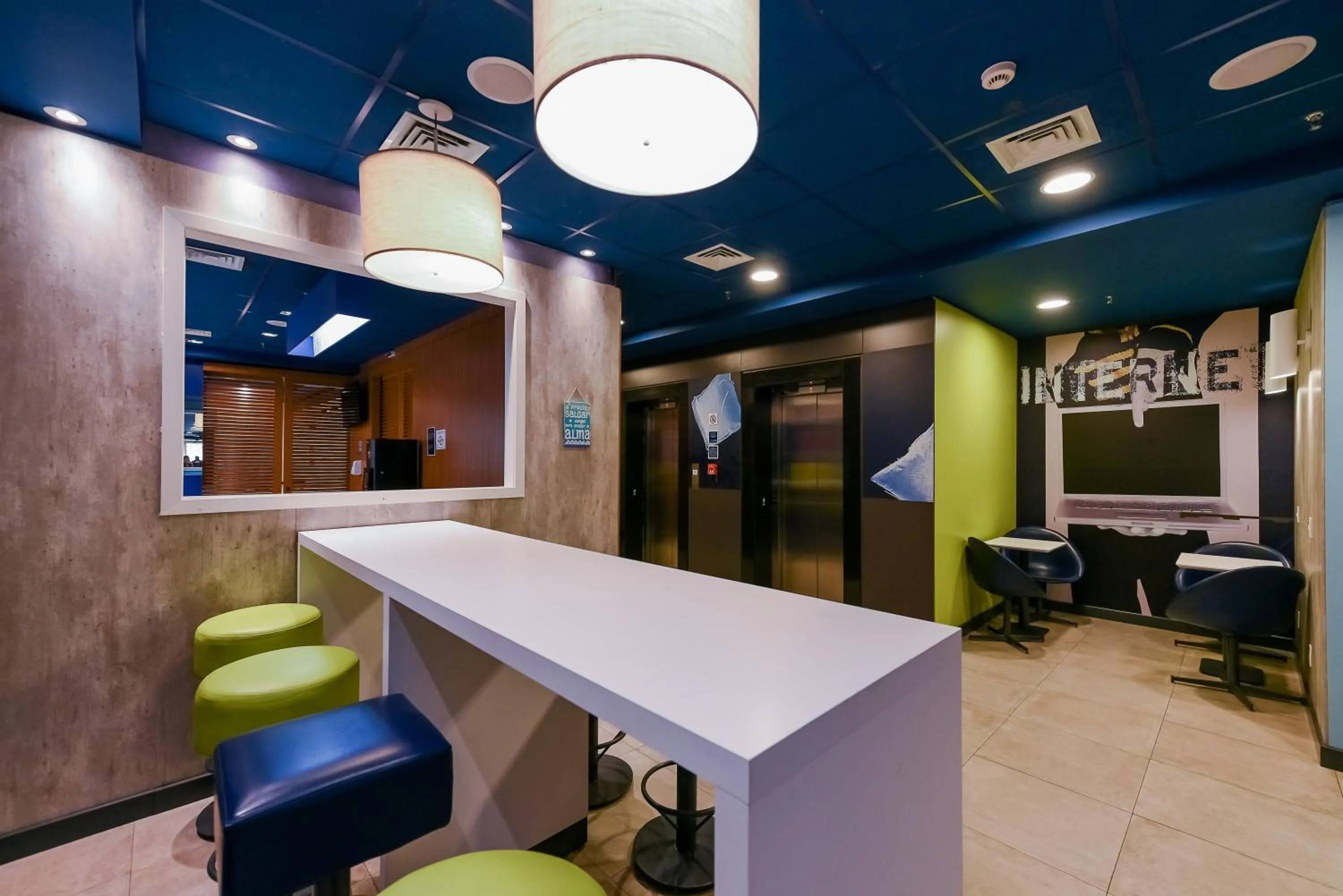 Lobby or reception in ibis budget Santos Gonzaga