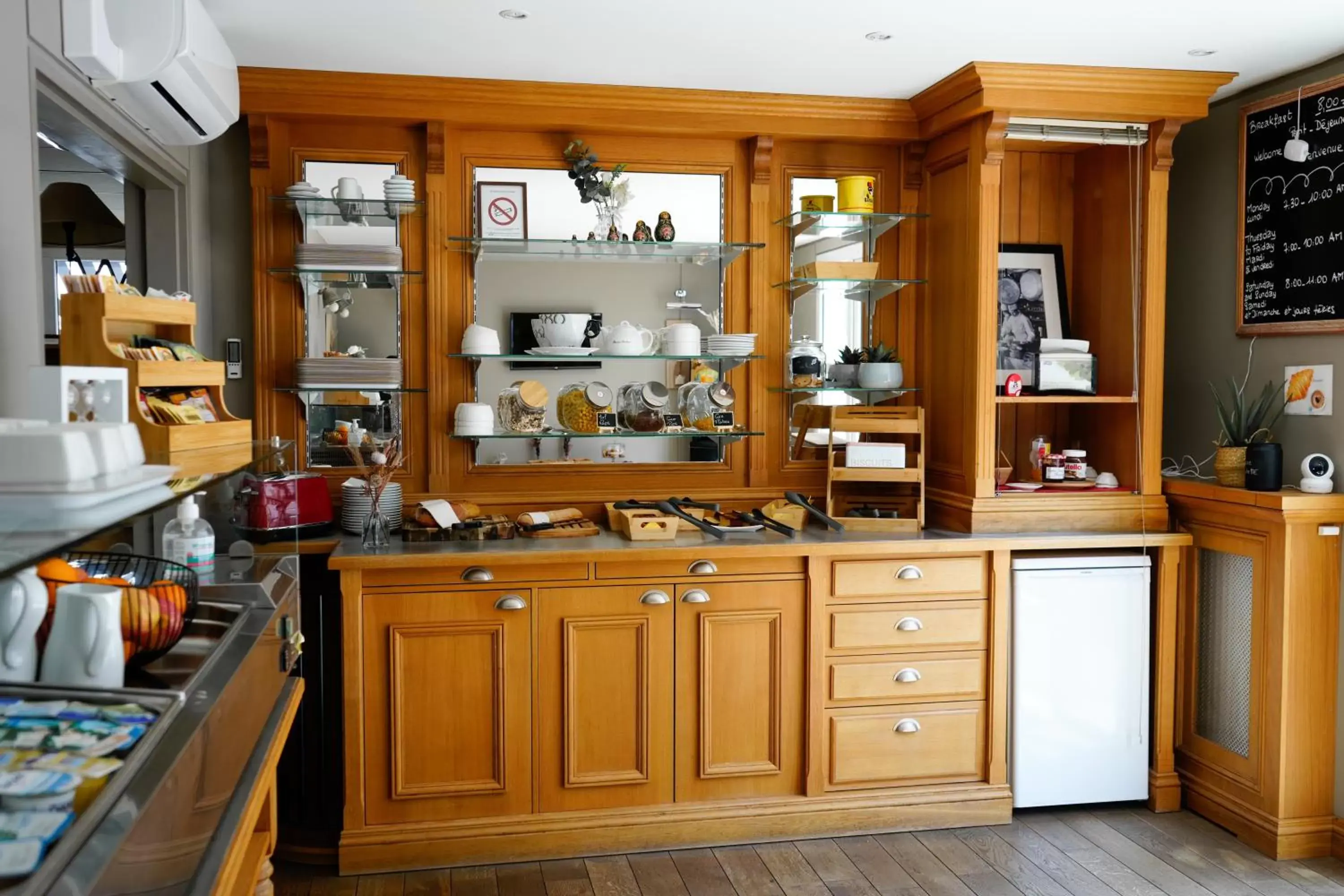 Breakfast, Kitchen/Kitchenette in Fasthotel Reims-Taissy