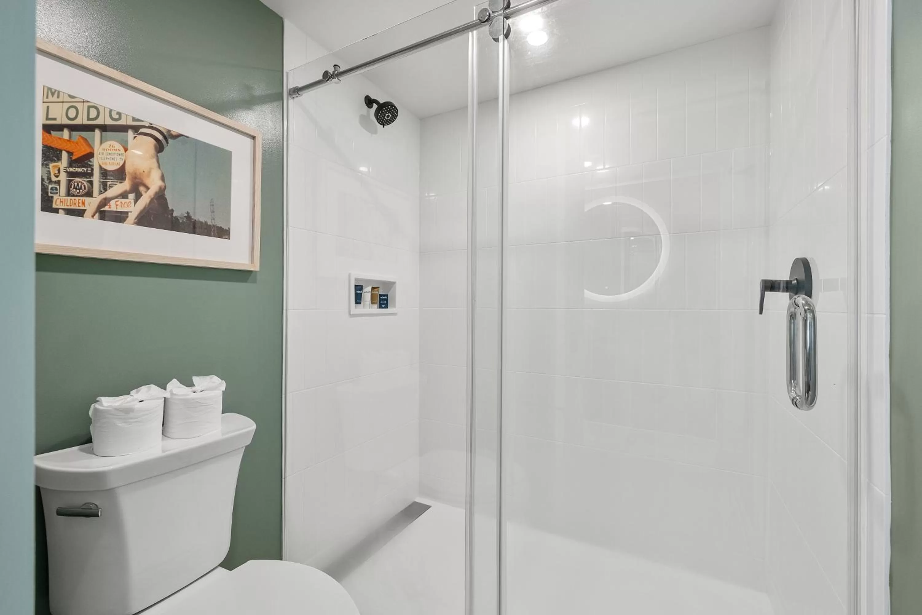 Shower in The Starlight Motor Inn