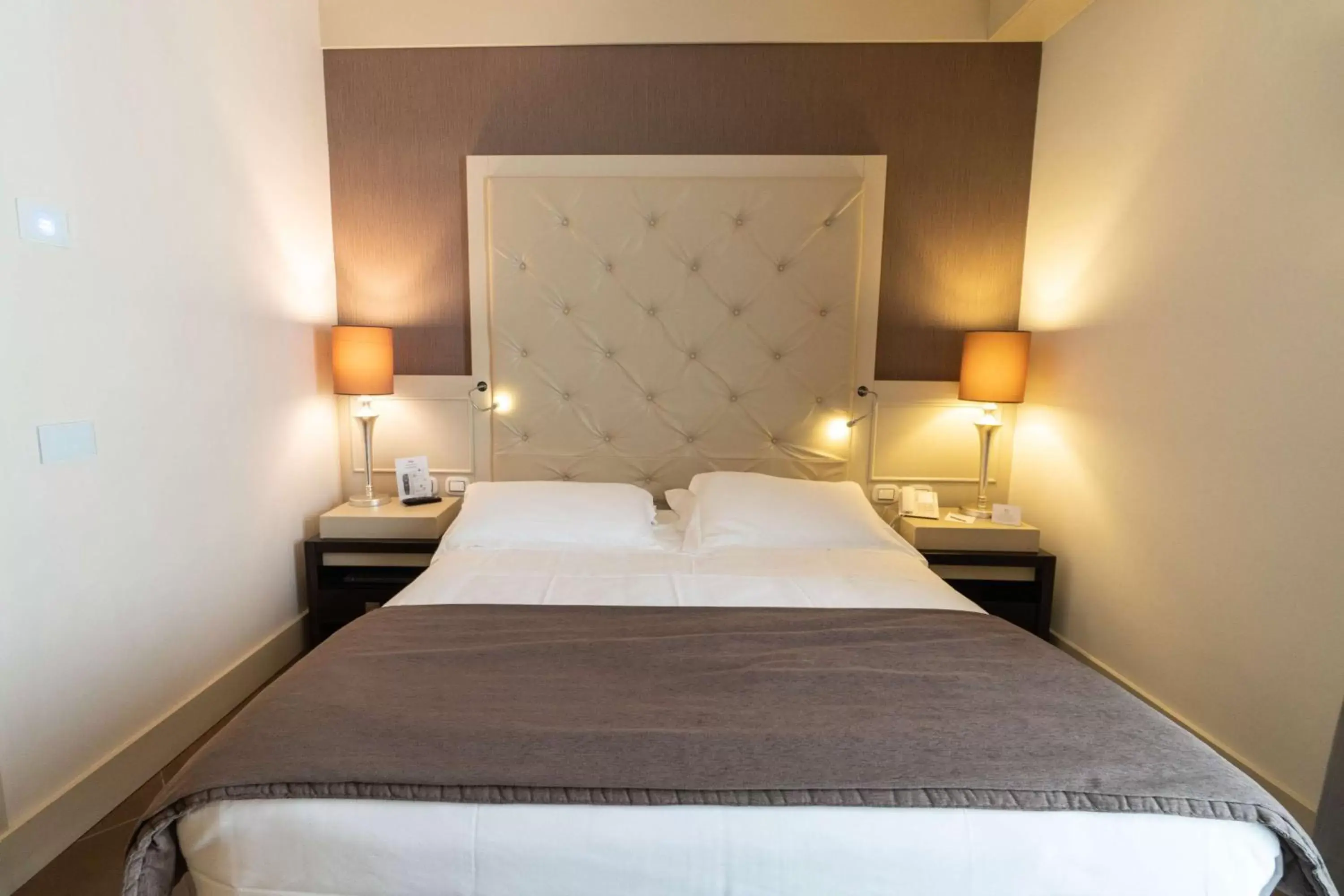 Photo of the whole room, Bed in Best Western Plus Hotel Perla Del Porto