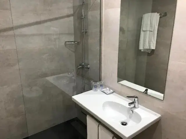 Bathroom in Hotel Ciudad de Fuenlabrada