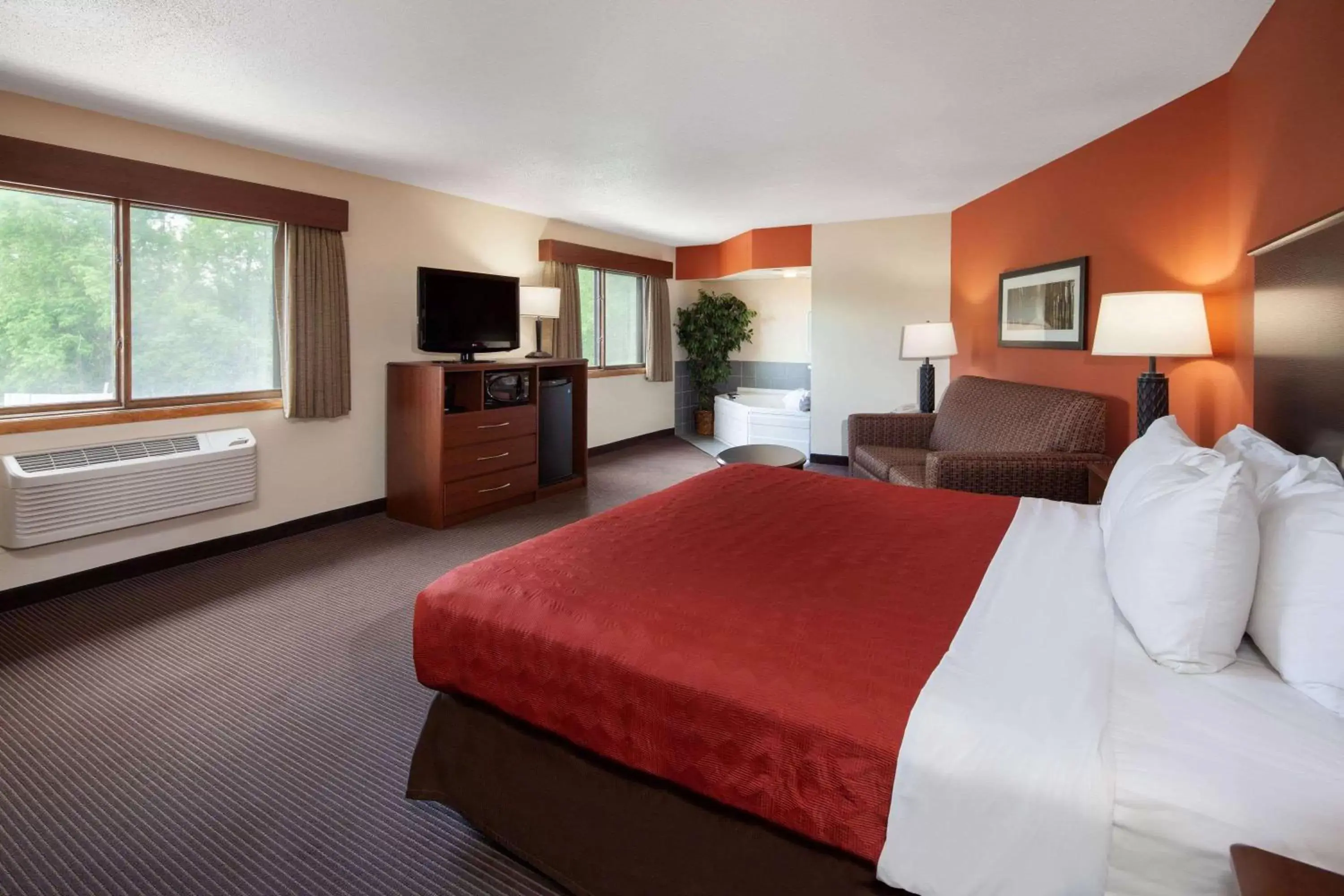 Photo of the whole room, Bed in AmericInn by Wyndham Ashland