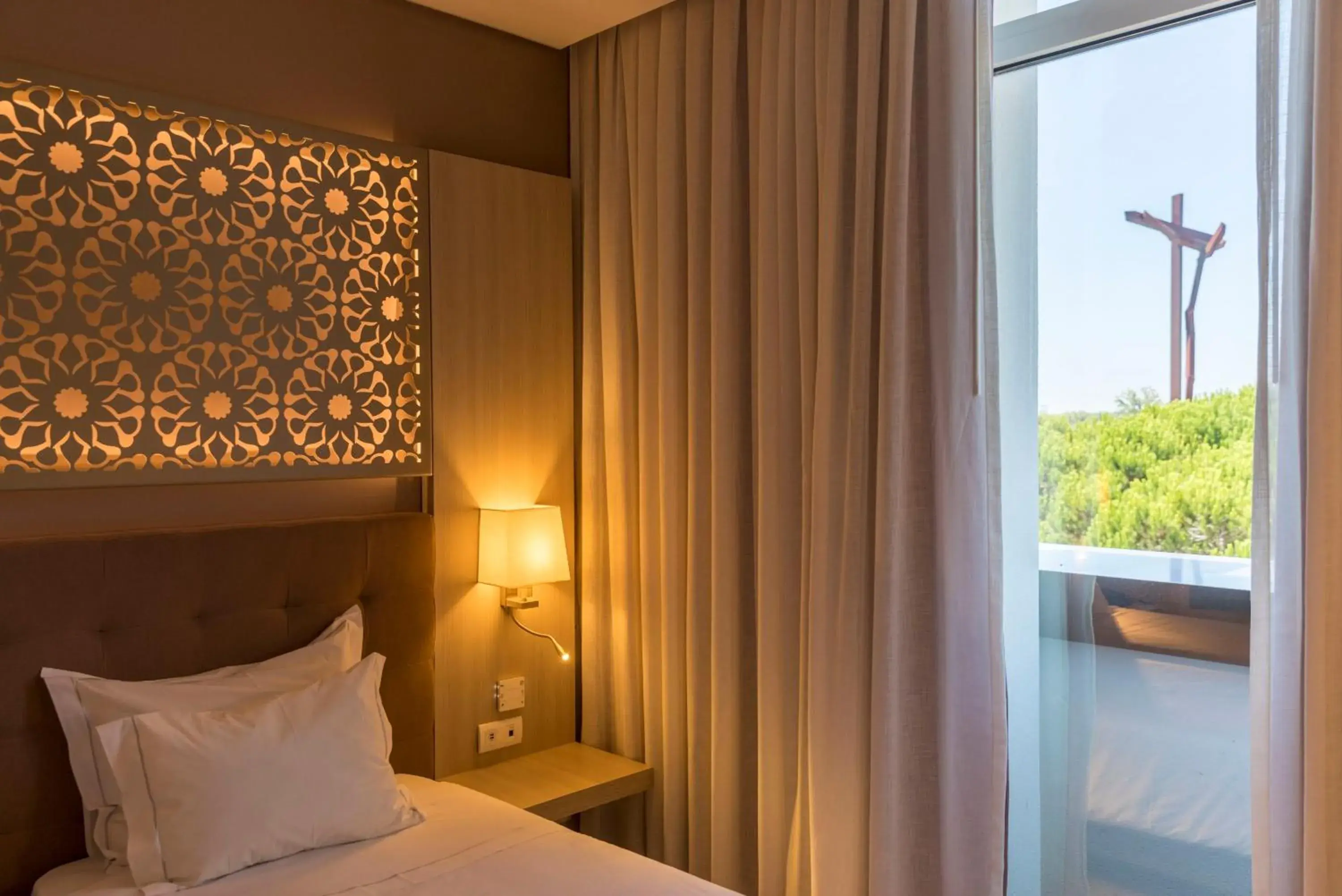 View (from property/room), Bed in Hotel Estrela De Fatima