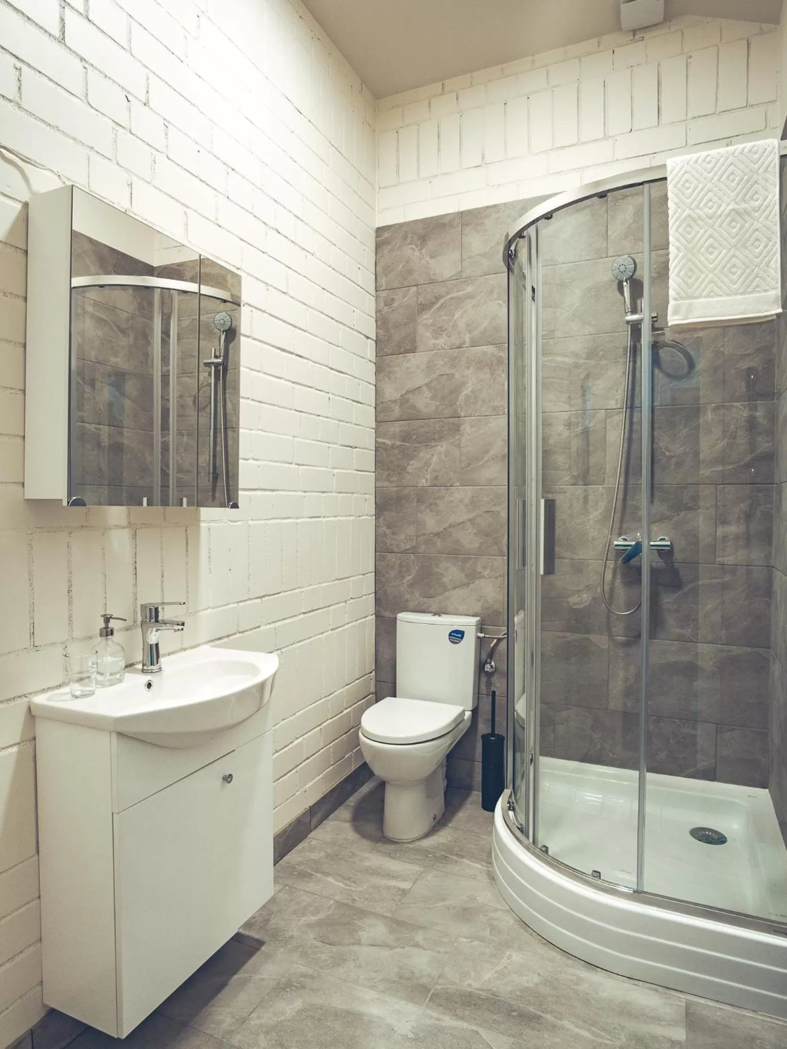 Shower, Bathroom in SELF CHECK-IN Hotel Railway Apartments