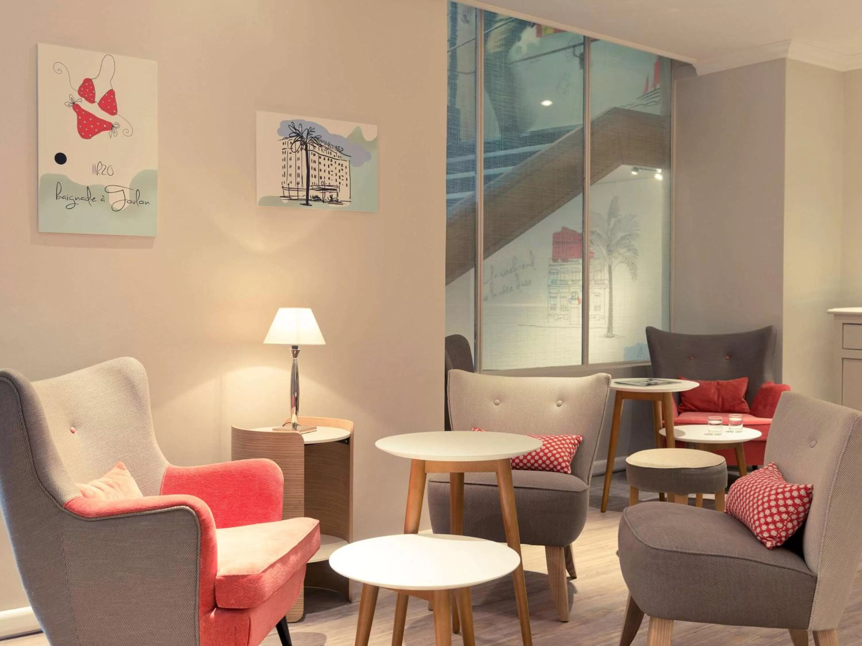 Lounge or bar in Mercure Nice Marché Aux Fleurs