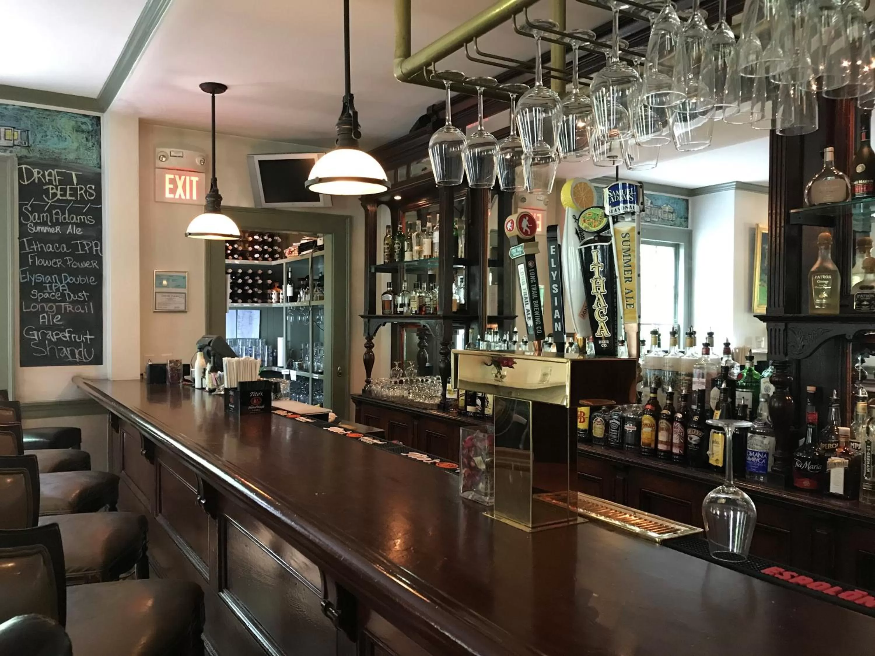 Lounge or bar in The Old Lyme Inn