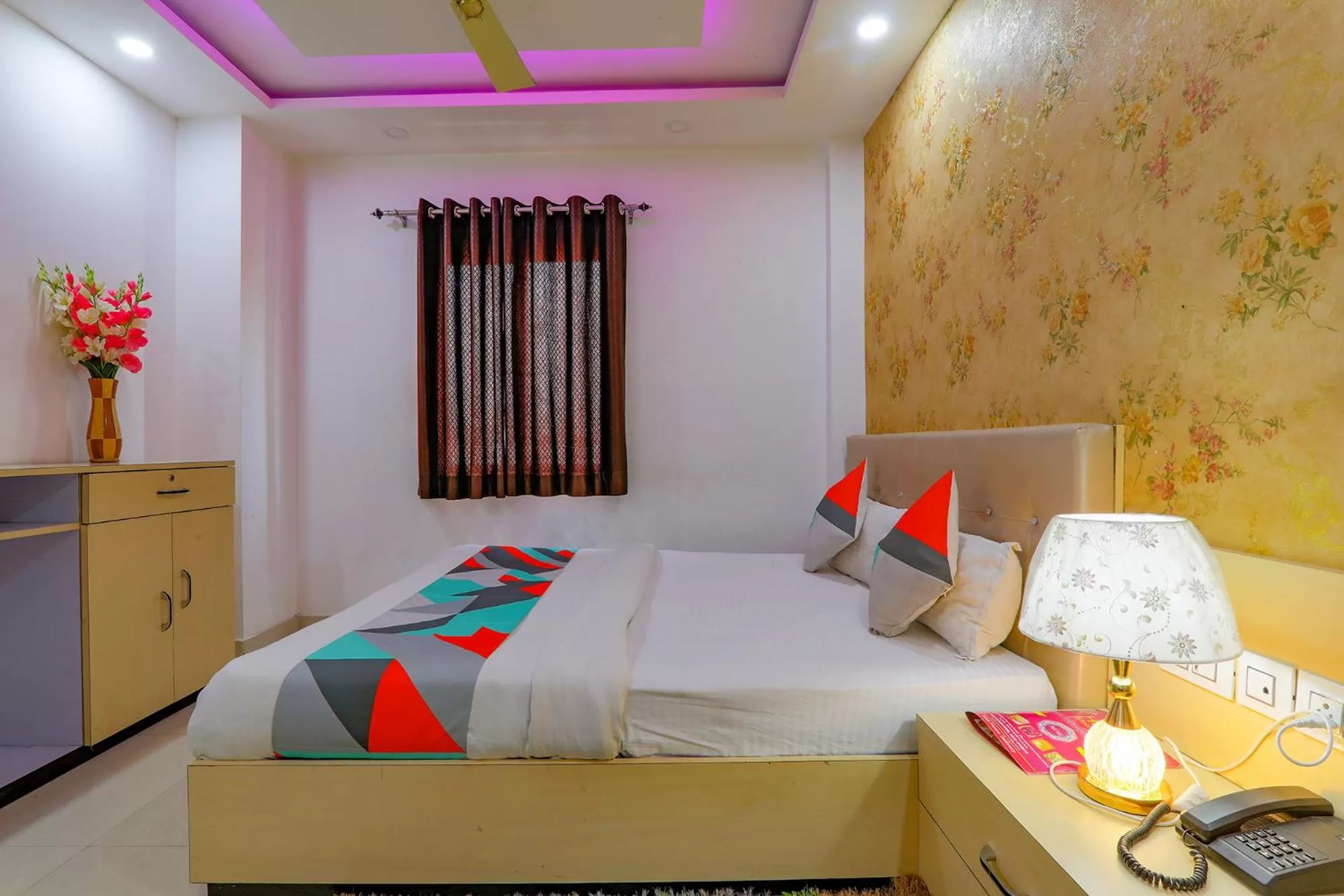 Bed in Via Moti Mahal - Sarnath museum