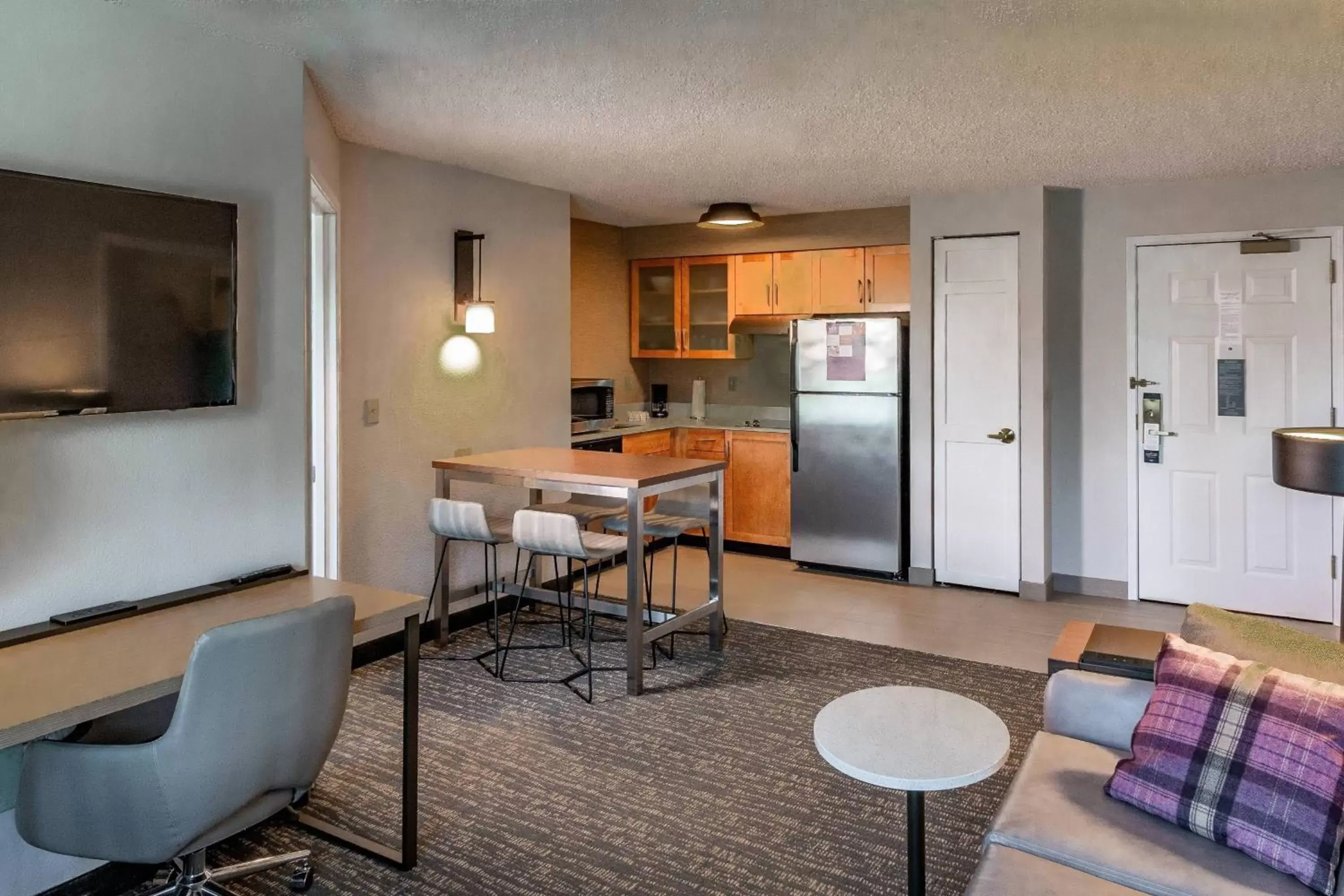 Living room, Dining Area in Residence Inn by Marriott Anchorage Midtown