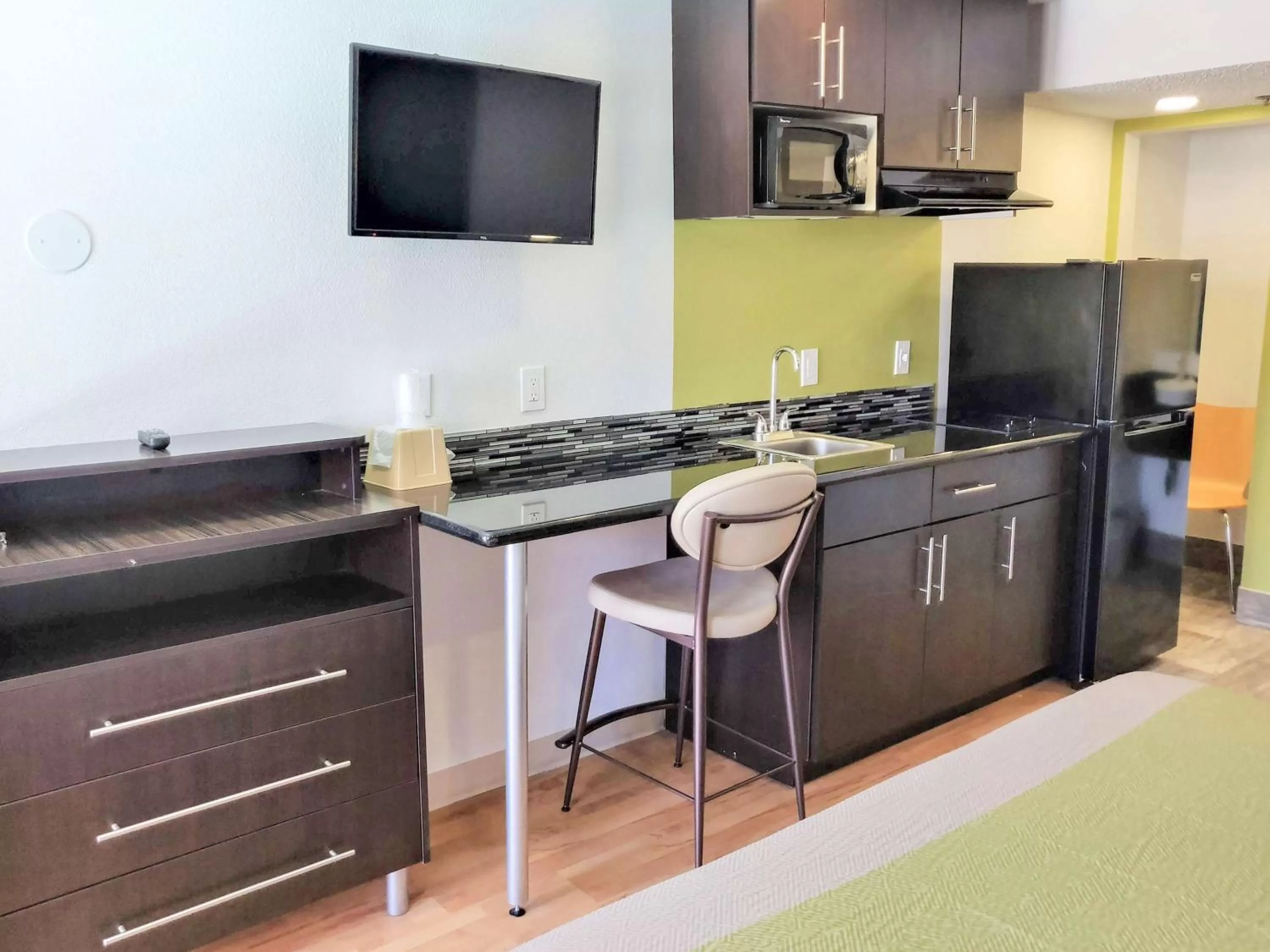 TV and multimedia in Studio 6-Fresno, CA - Extended Stay