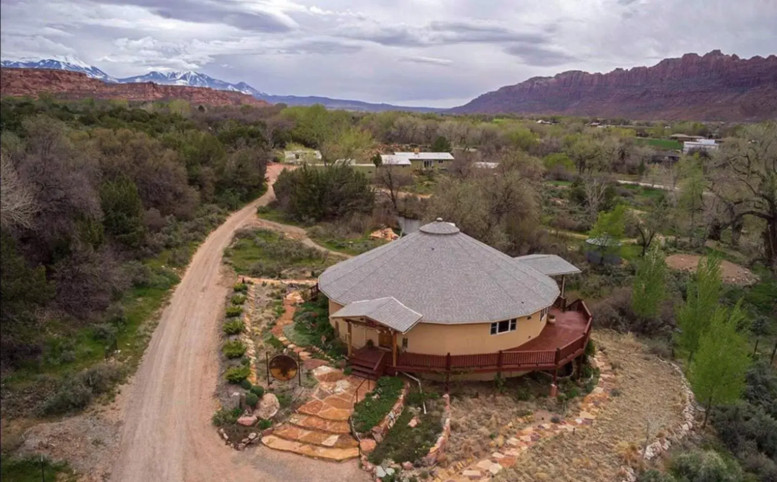 Bird's-eye View in Red Moon Lodge