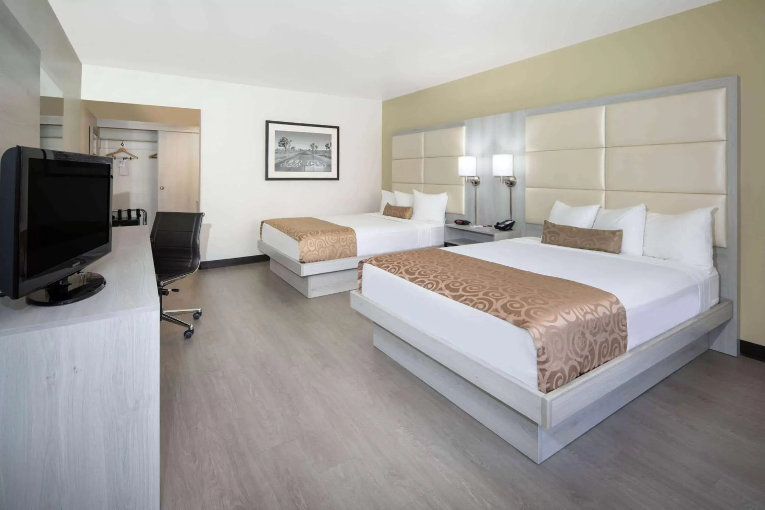 Photo of the whole room, Bed in Ramada by Wyndham Burbank Airport