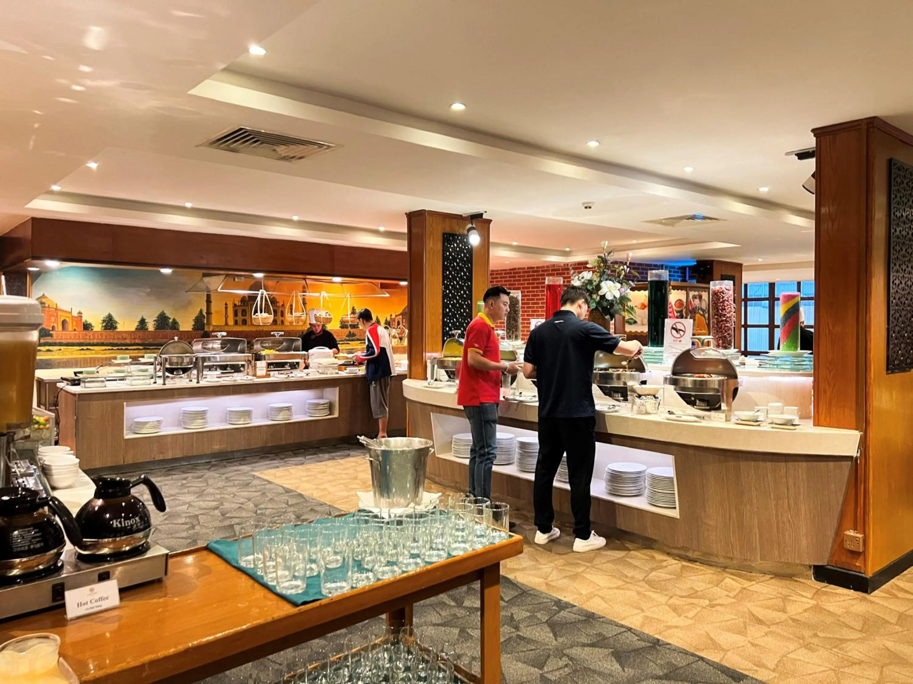 Restaurant/places to eat in Ramana Saigon Hotel