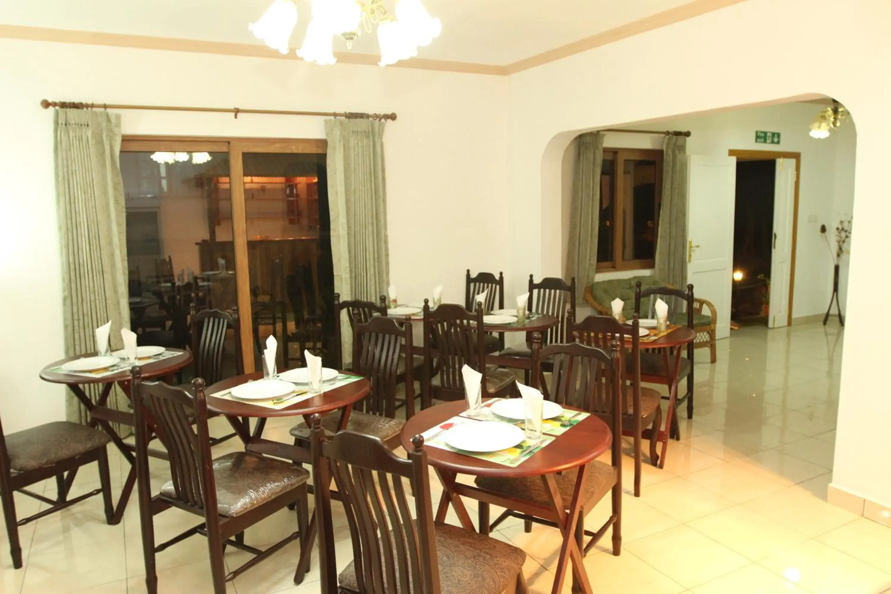 Restaurant/places to eat in Forest Lodge Restaurant/places to eat in Forest Lodge