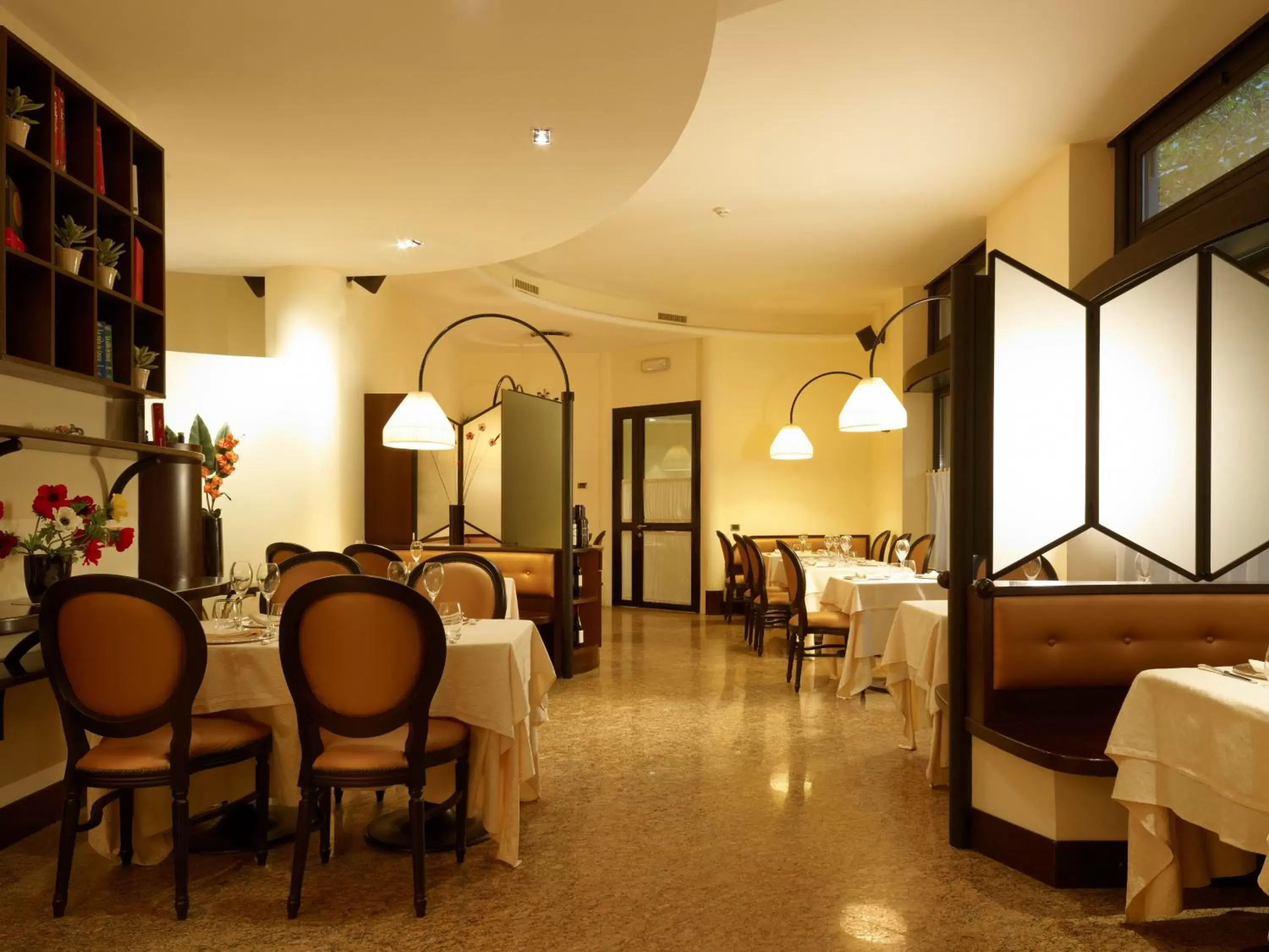 Restaurant/Places to Eat in Hotel Moderno