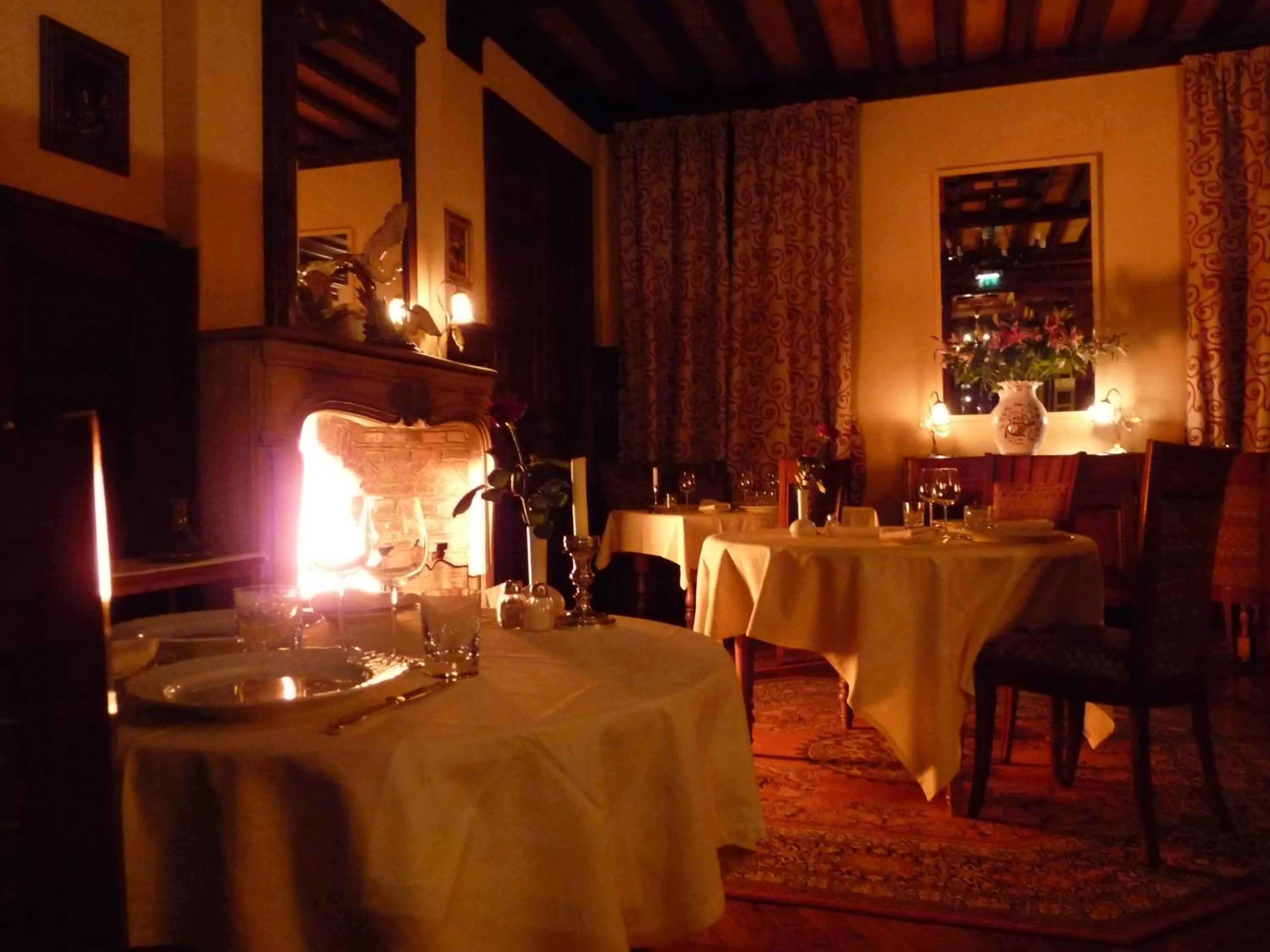 Restaurant/places to eat in Château de la Râpée Hôtel restaurant