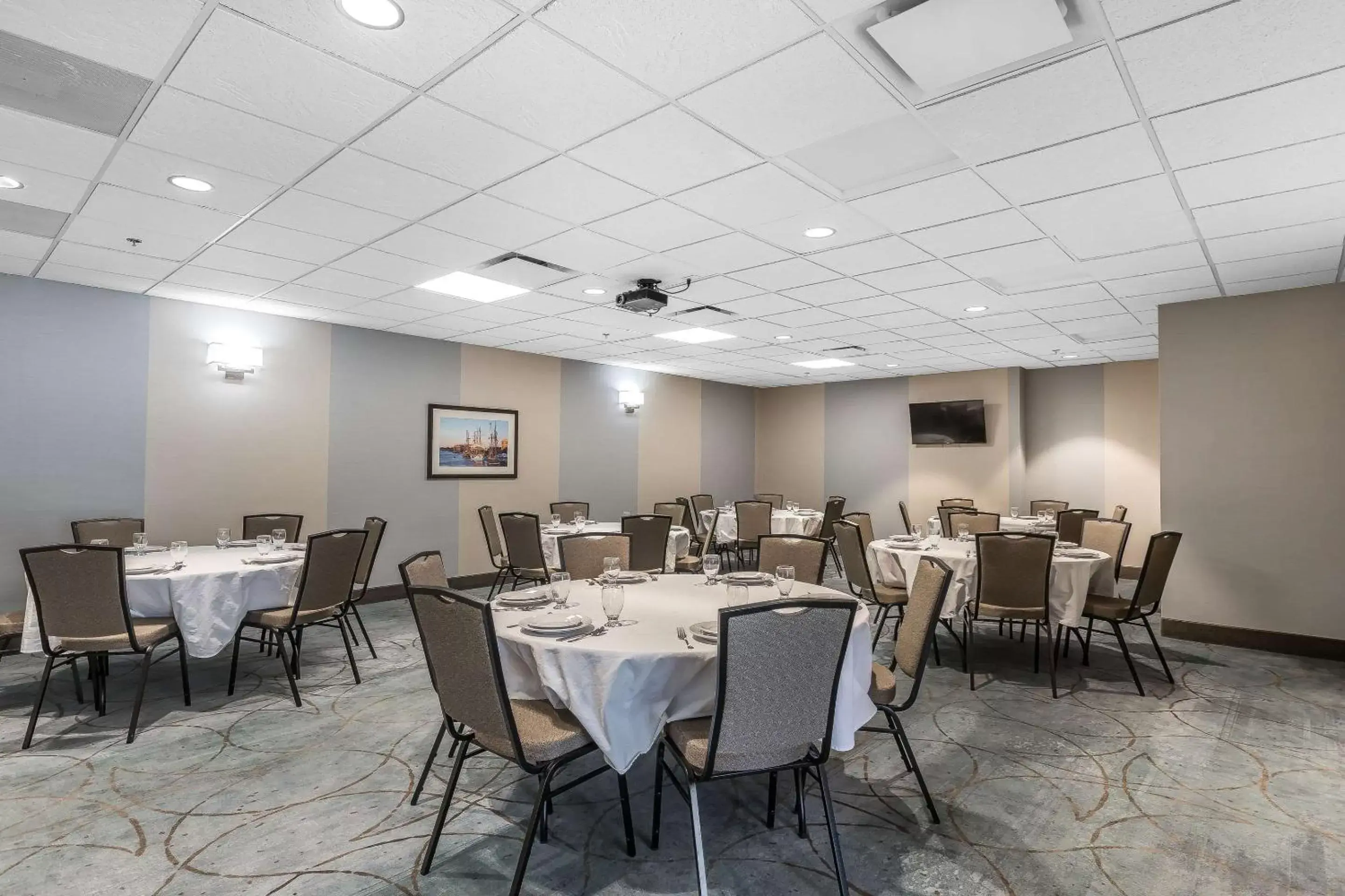 On site, Restaurant/Places to Eat in Comfort Inn Bay City - Riverfront