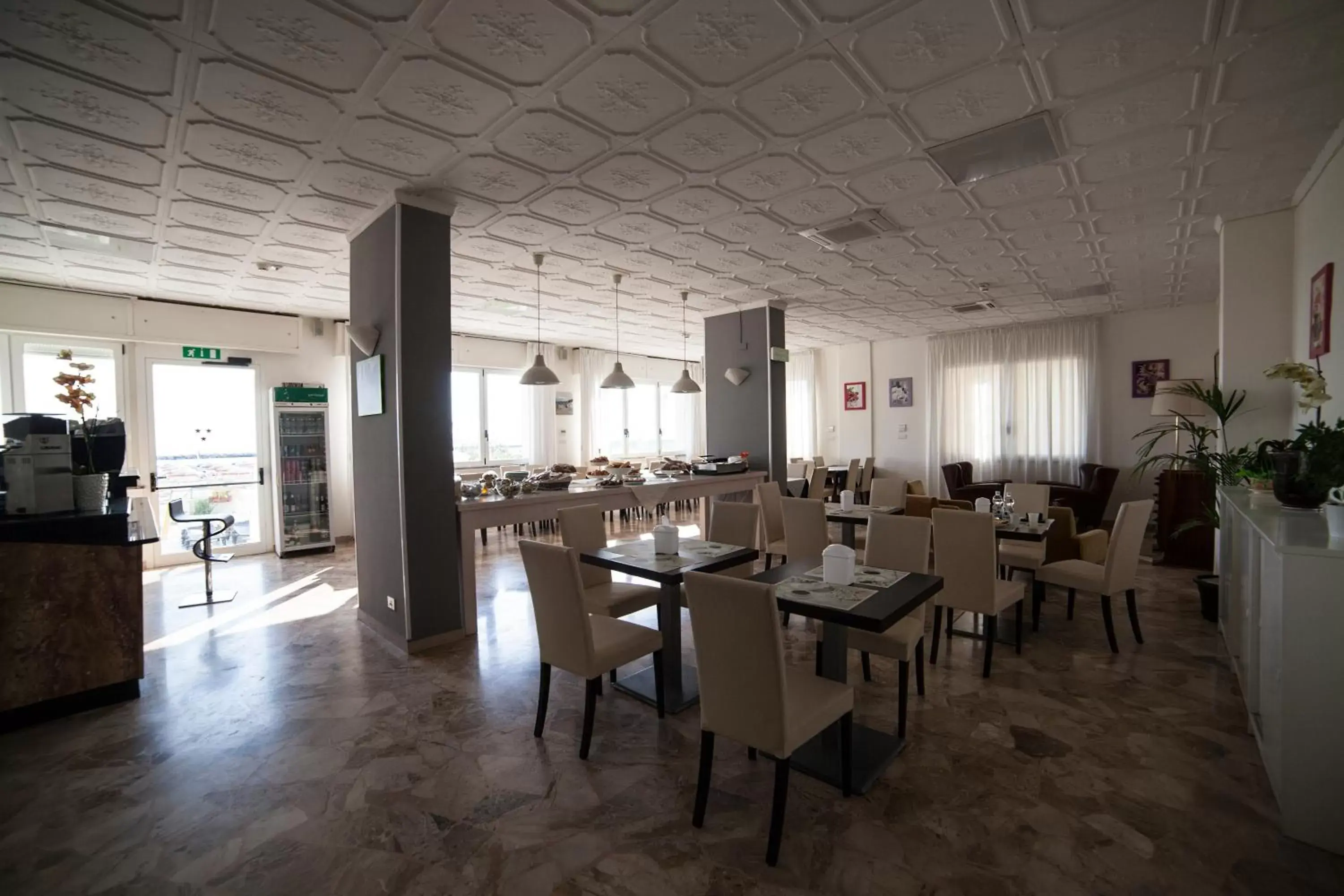 Restaurant/Places to Eat in Riviera Mare Beach Life Hotel