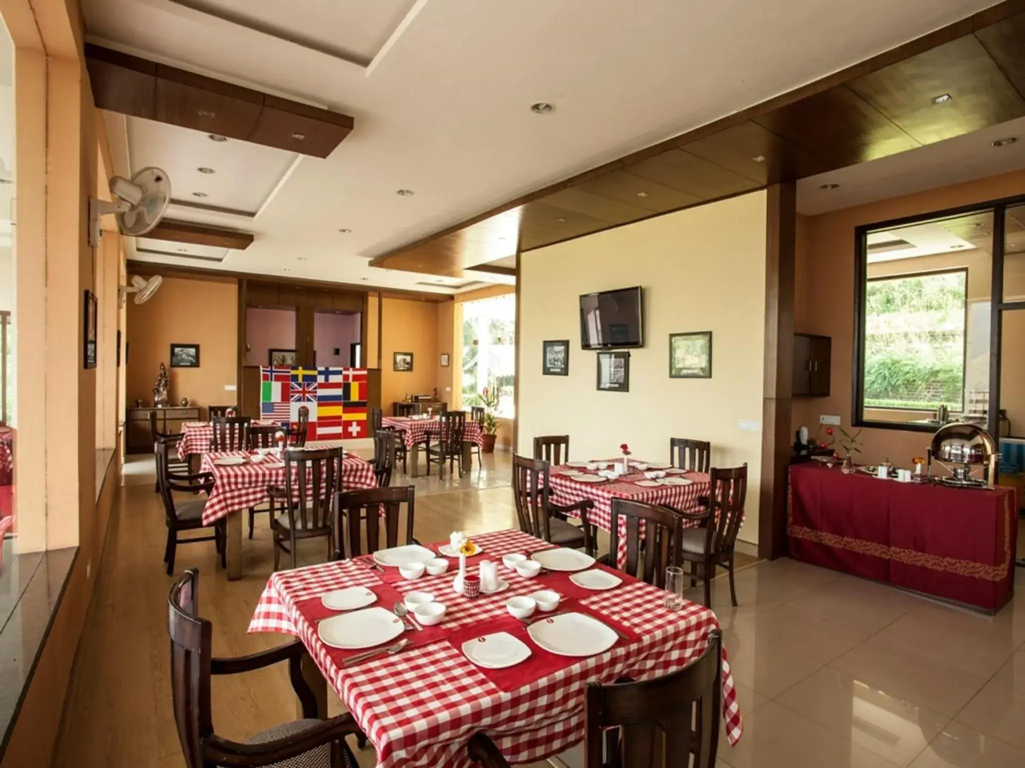Restaurant/Places to Eat in Flag House Resort (18 Kms From Shimla)