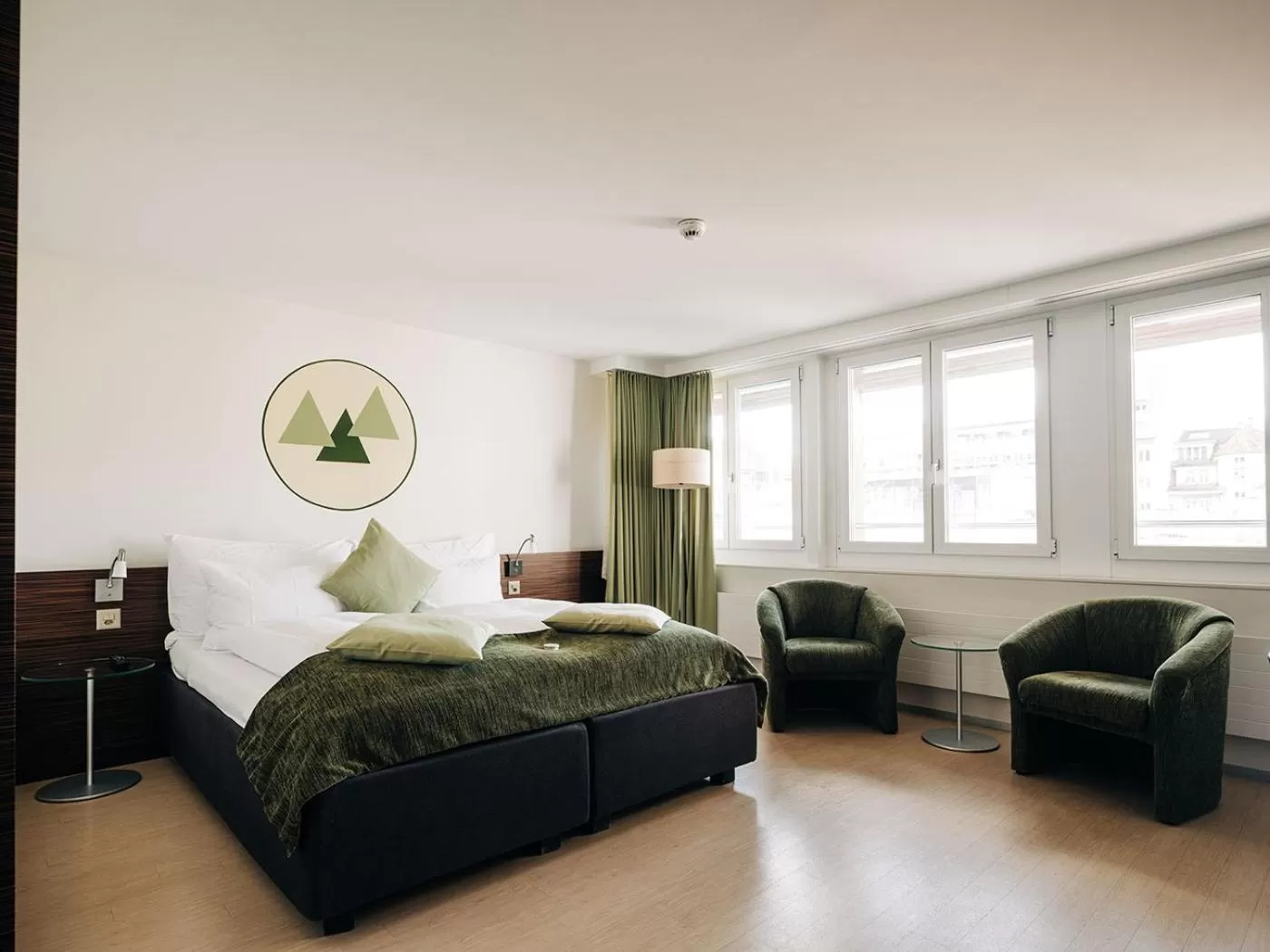 Photo of the whole room, Bed in Hotel Krone Thun