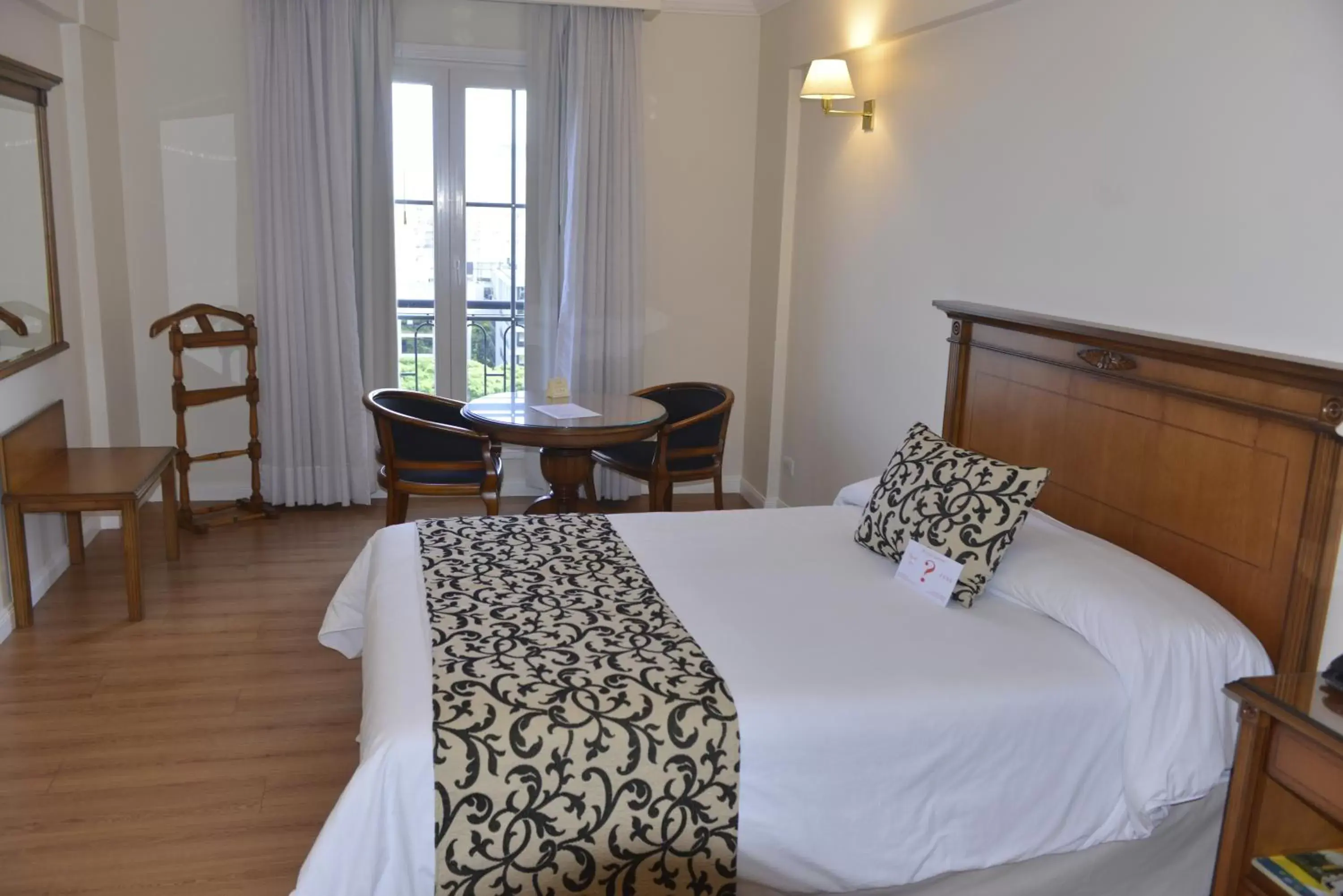 Standard Double Room in Scala Hotel Buenos Aires Standard Double Room in Scala Hotel Buenos Aires