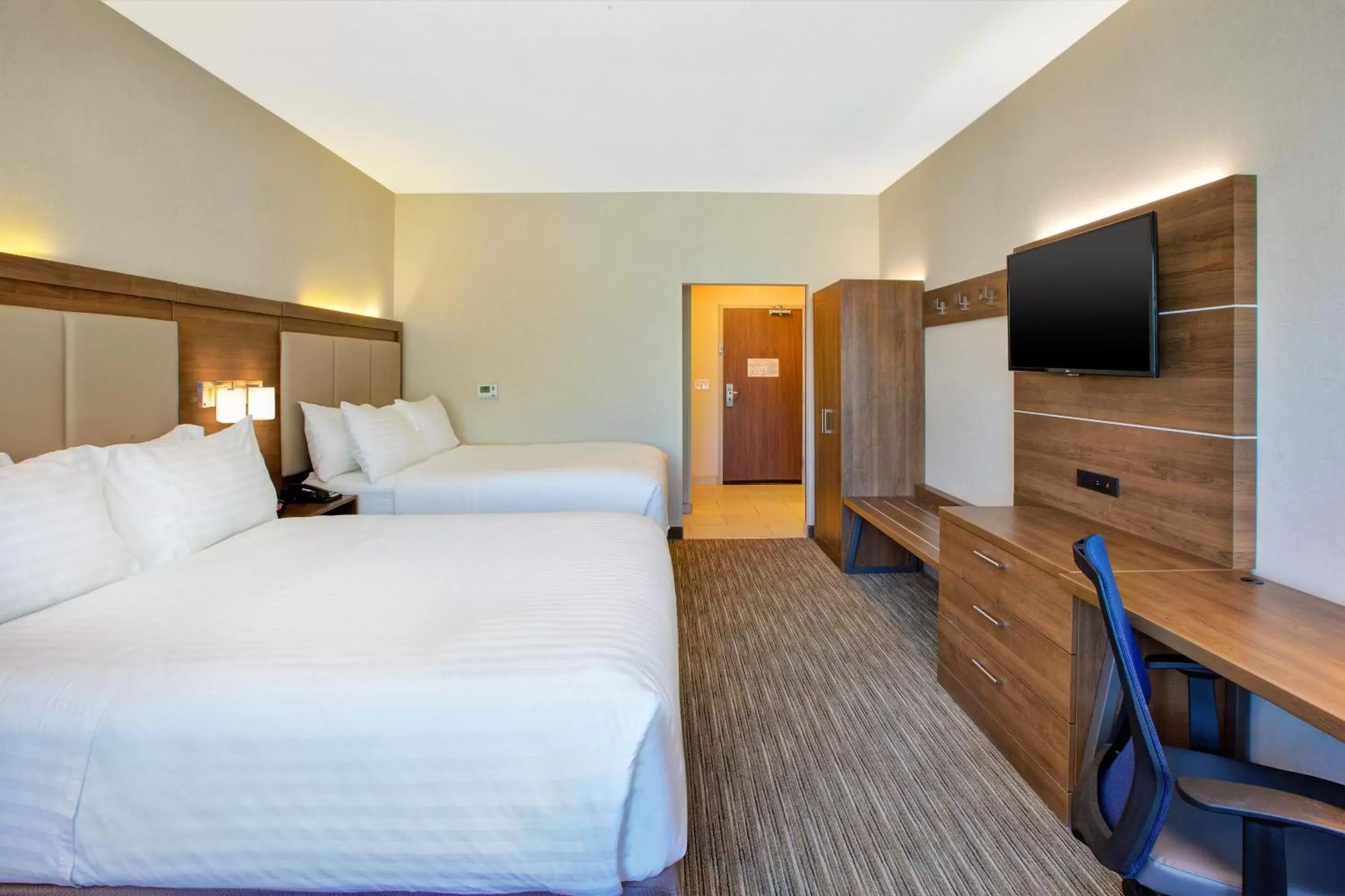 Bed in Holiday Inn Express & Suites New Castle, an IHG Hotel