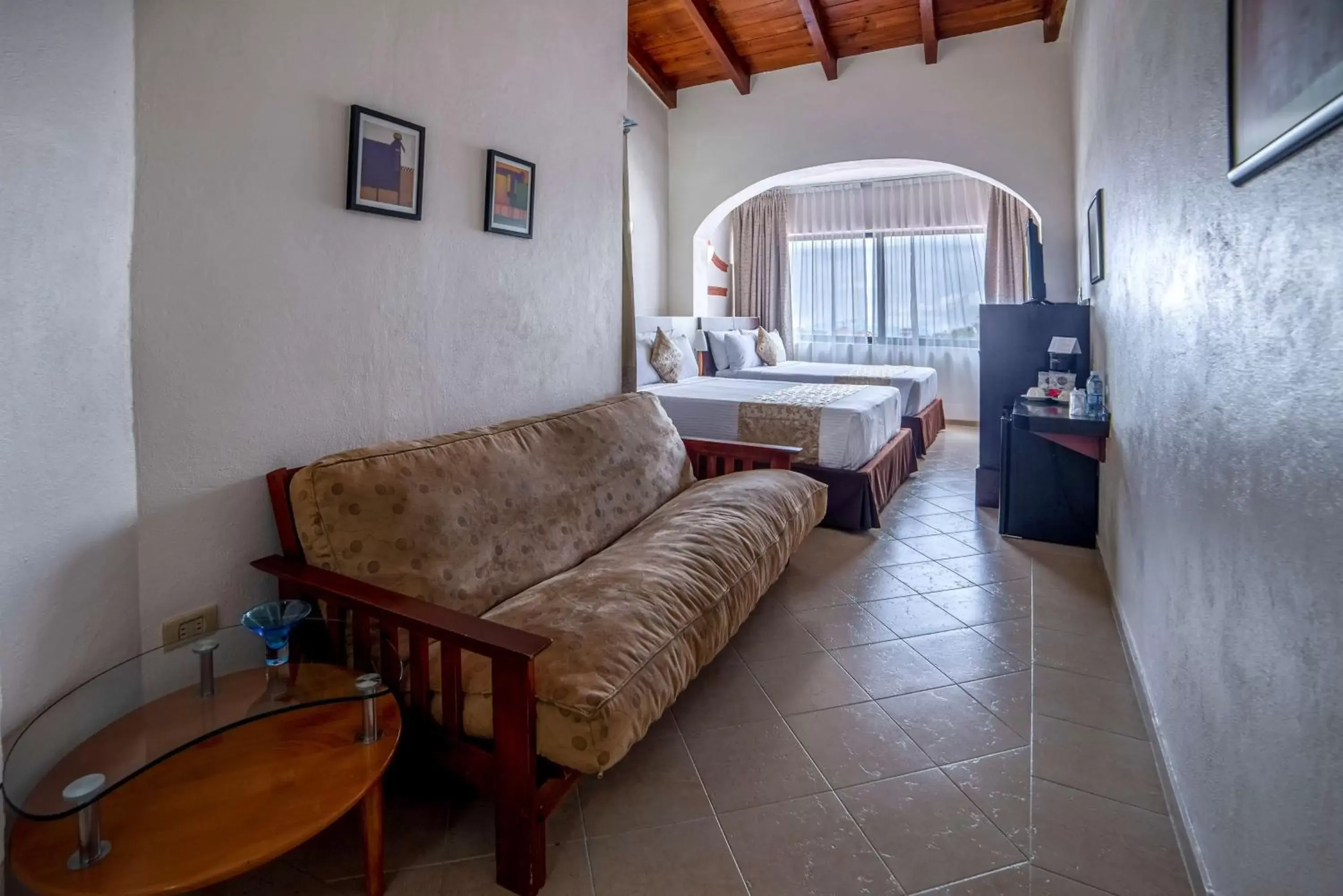 Photo of the whole room, Seating Area in Best Western Taxco