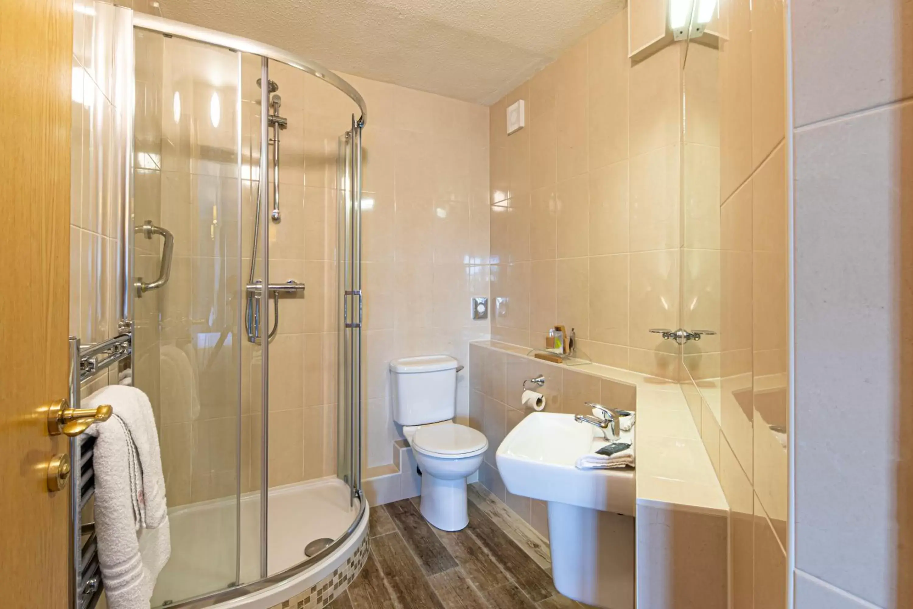 Bedroom, Bathroom in Ballina Manor Hotel