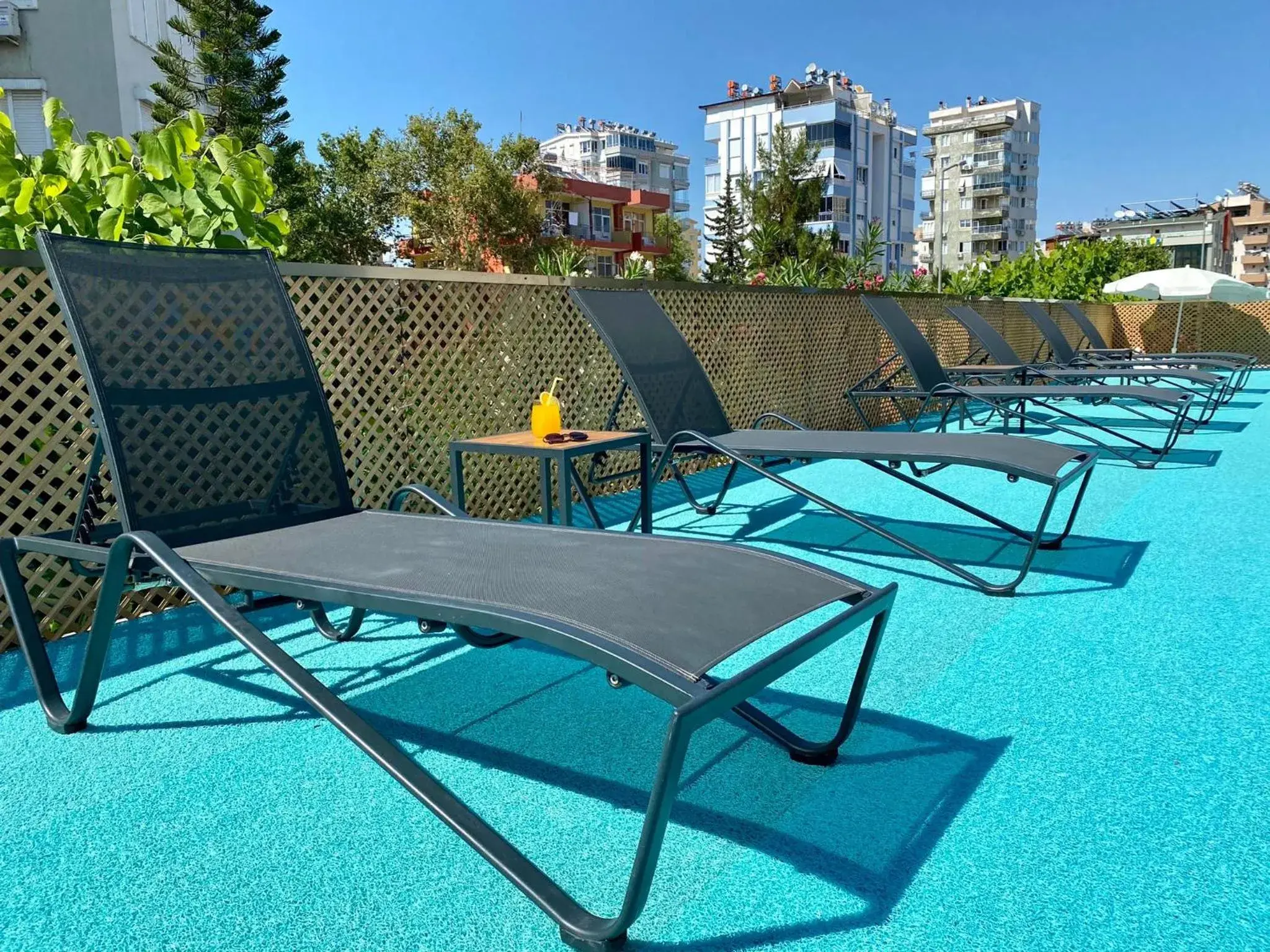 Swimming pool in Zeynel Hotel