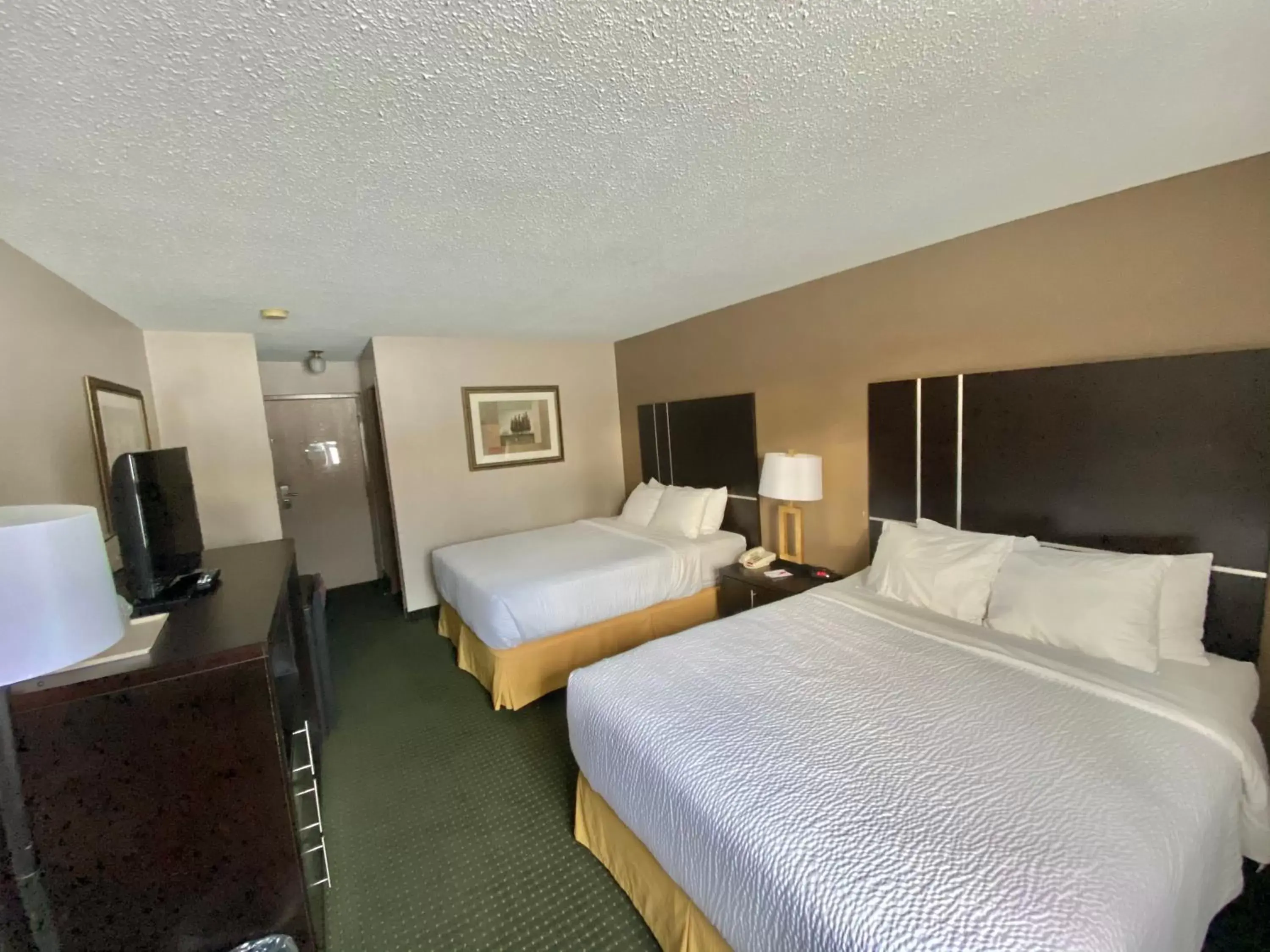 Bedroom, Bed in Ramada by Wyndham Whitecourt