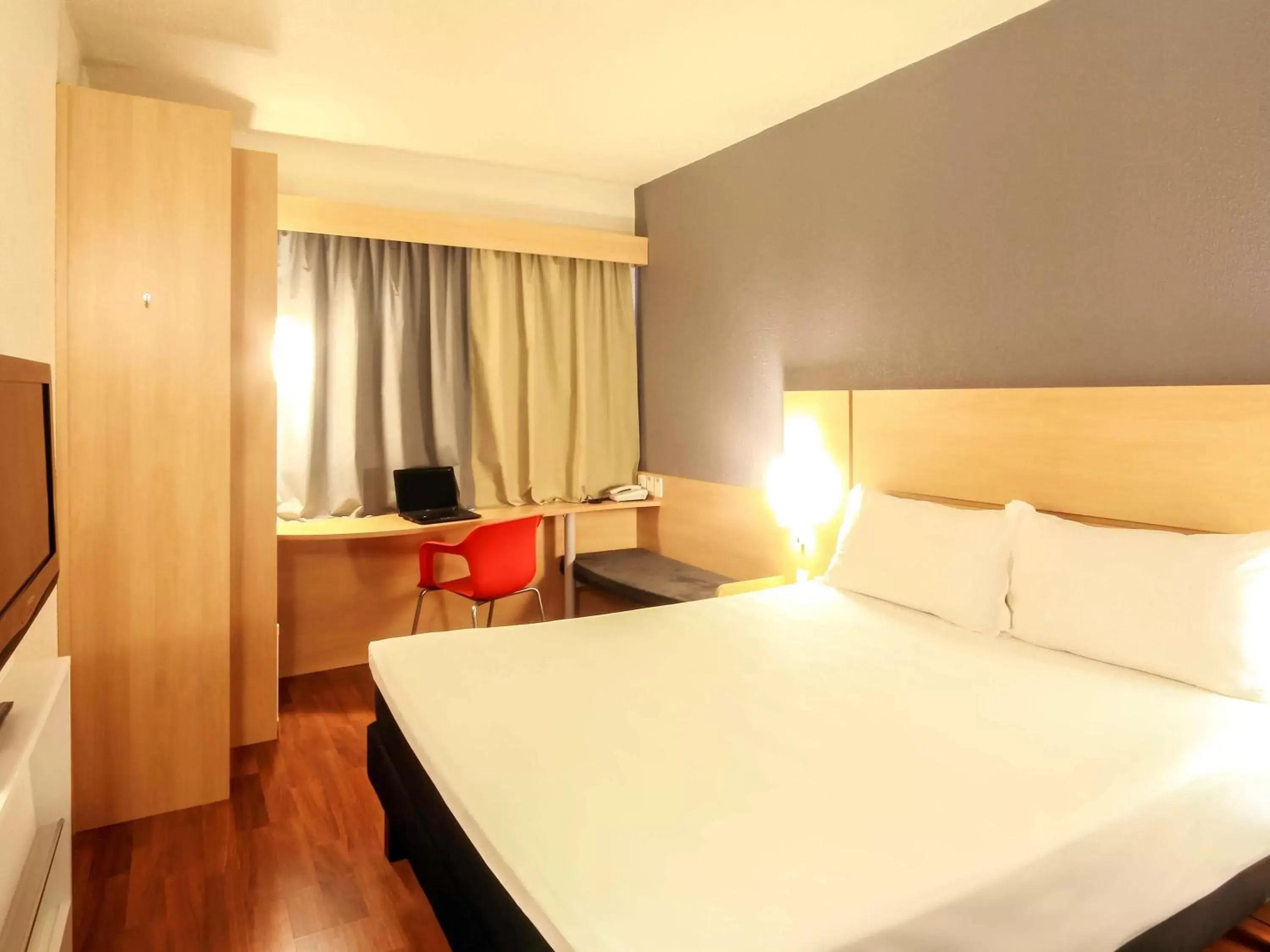 Bed in ibis Joinville