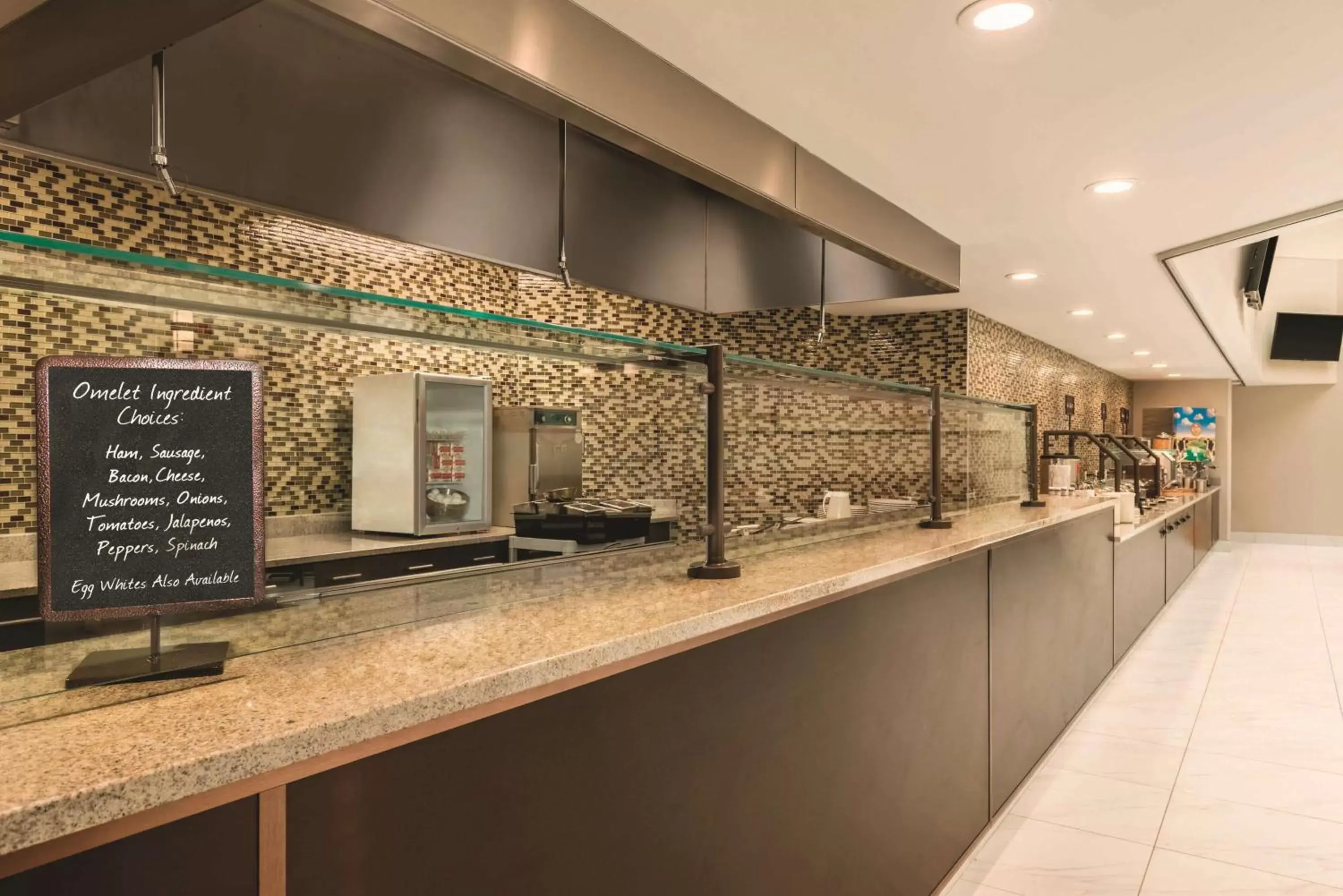 Breakfast, Lobby/Reception in Embassy Suites by Hilton Milwaukee Brookfield