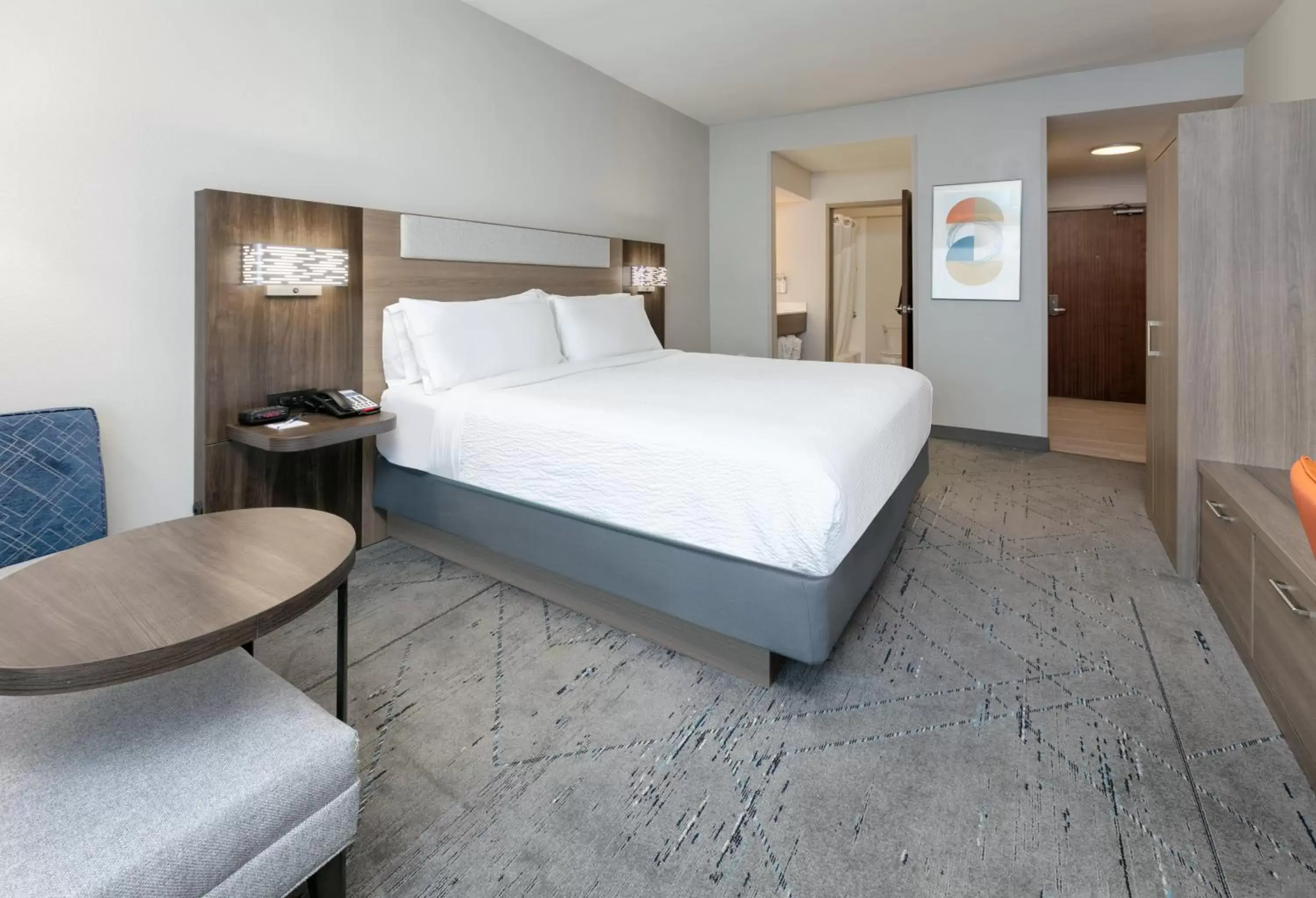 Bedroom, Bed in Holiday Inn Express & Suites - Dallas Park Central Northeast, an IHG Hotel