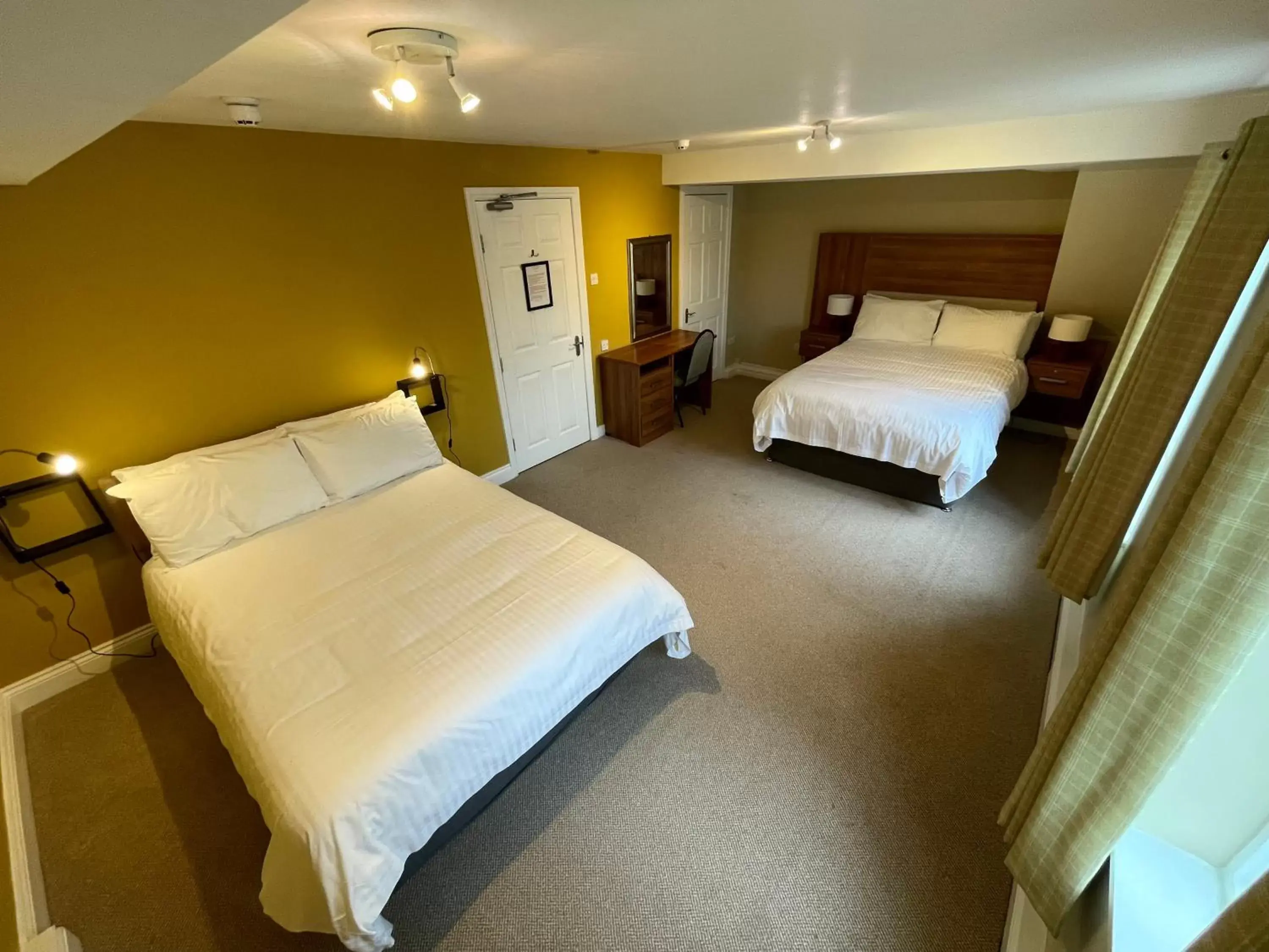 Photo of the whole room, Bed in Cadmore Lodge Bed & Breakfast