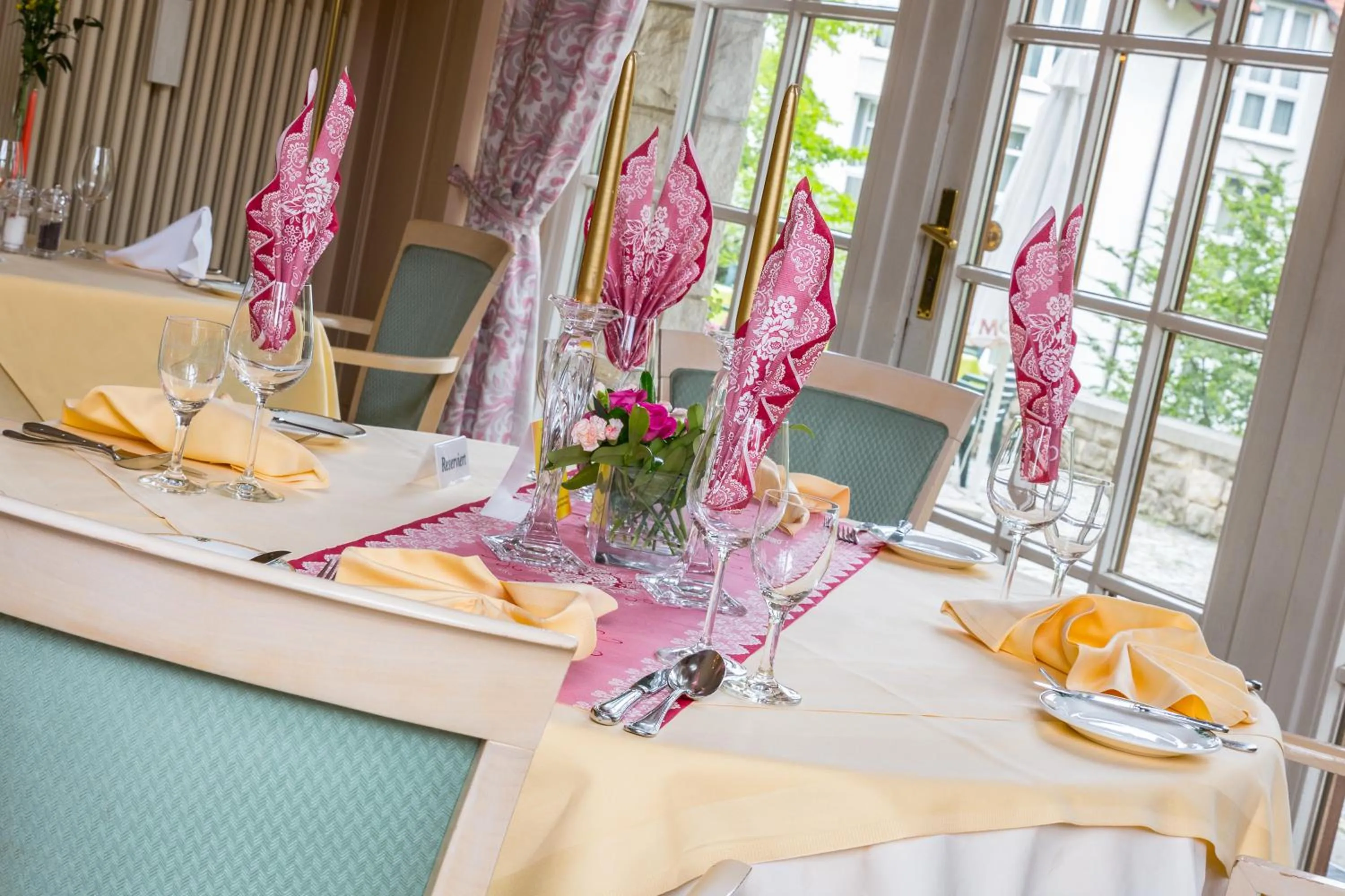 Restaurant/places to eat in Parkhotel Unter den Linden