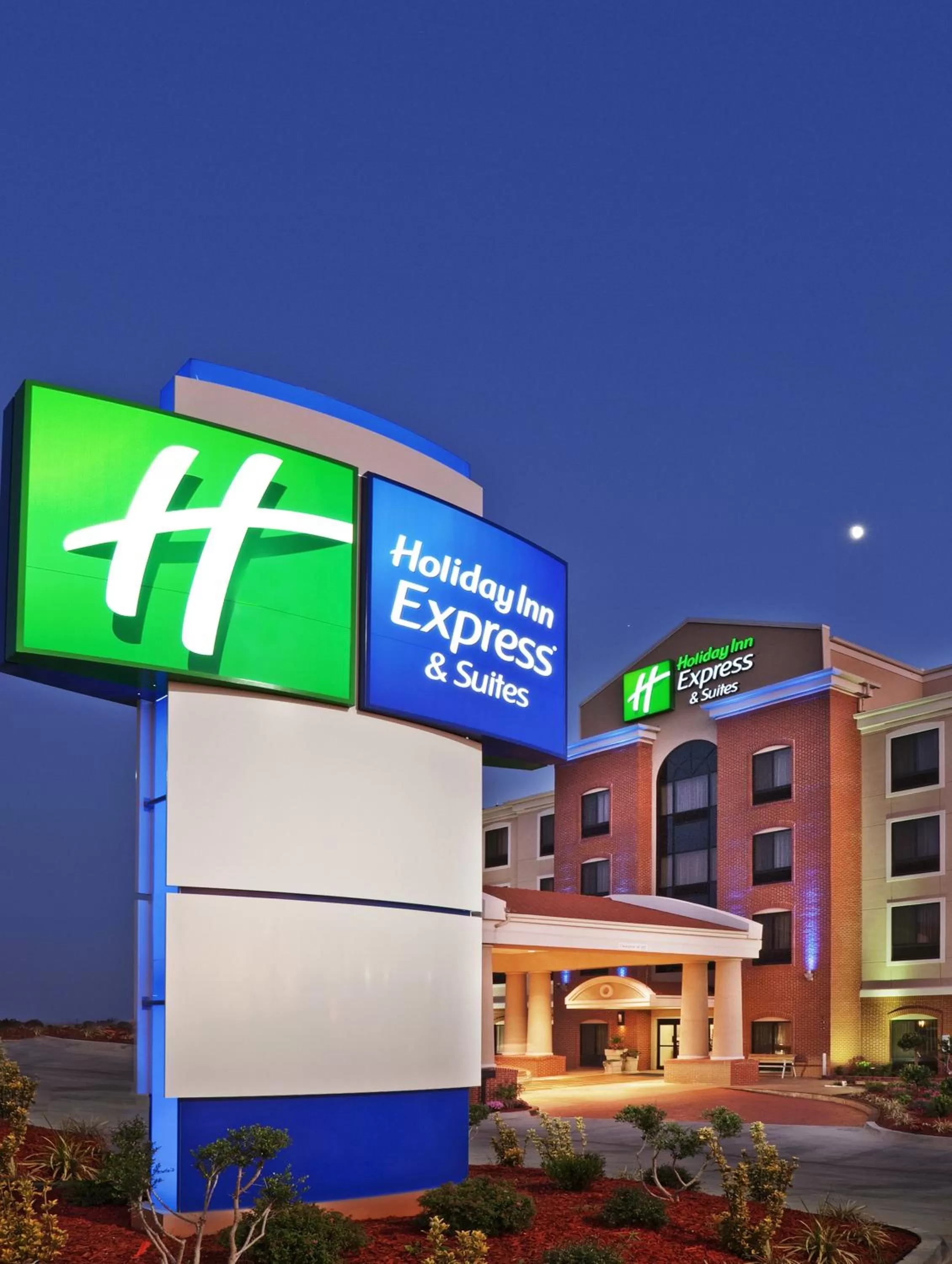 Property building in Holiday Inn Express & Suites Oklahoma City West-Yukon by IHG