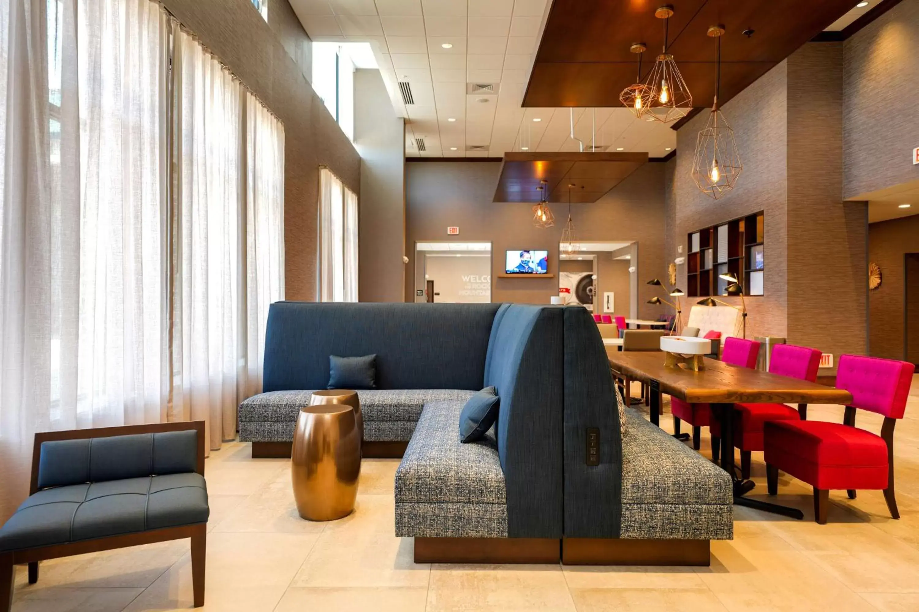 Lobby or reception, Lounge/Bar in Hampton Inn & Suites Aurora South, Co